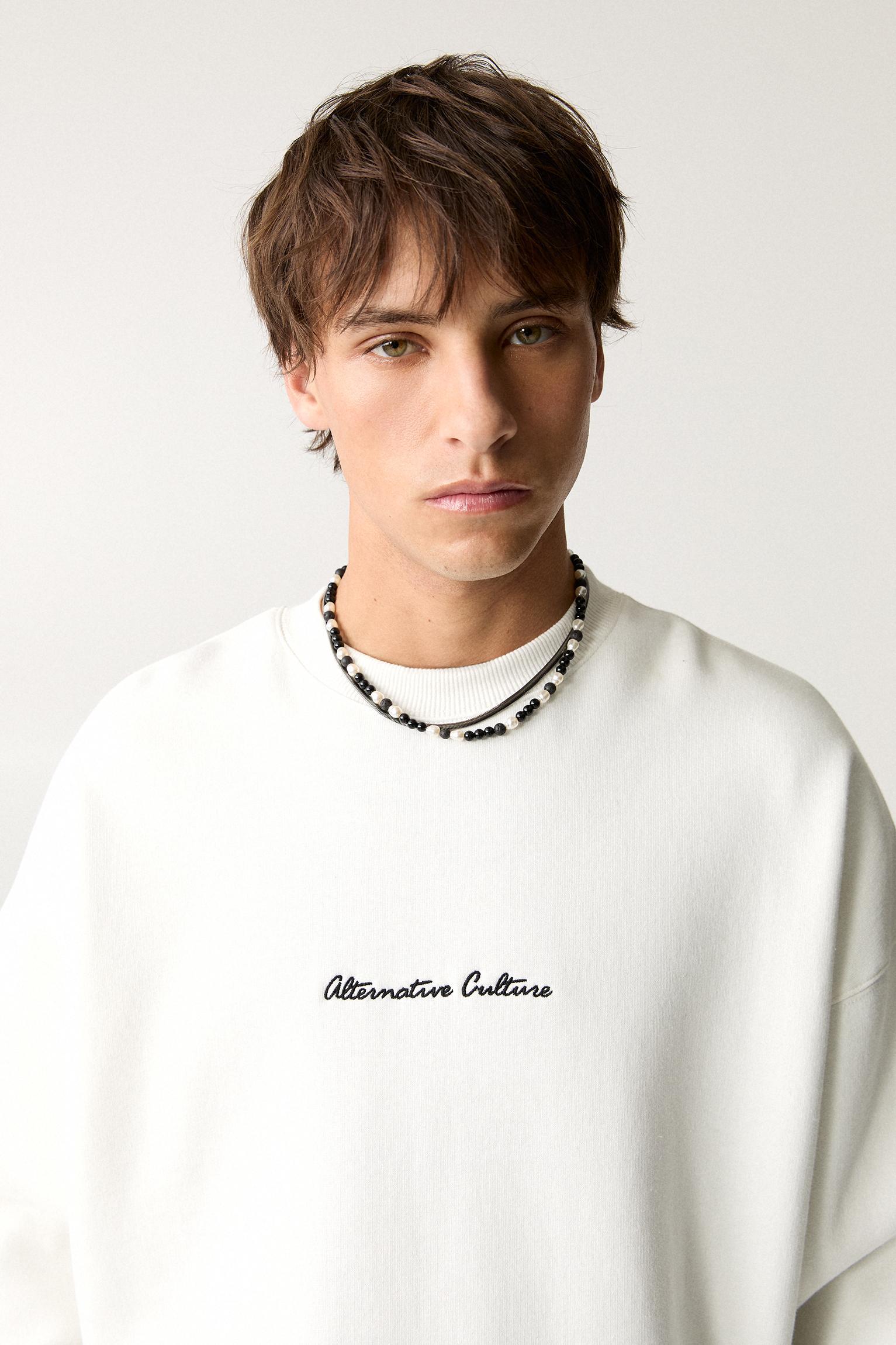 Boxy fit sweatshirt with tree on the back Product Image