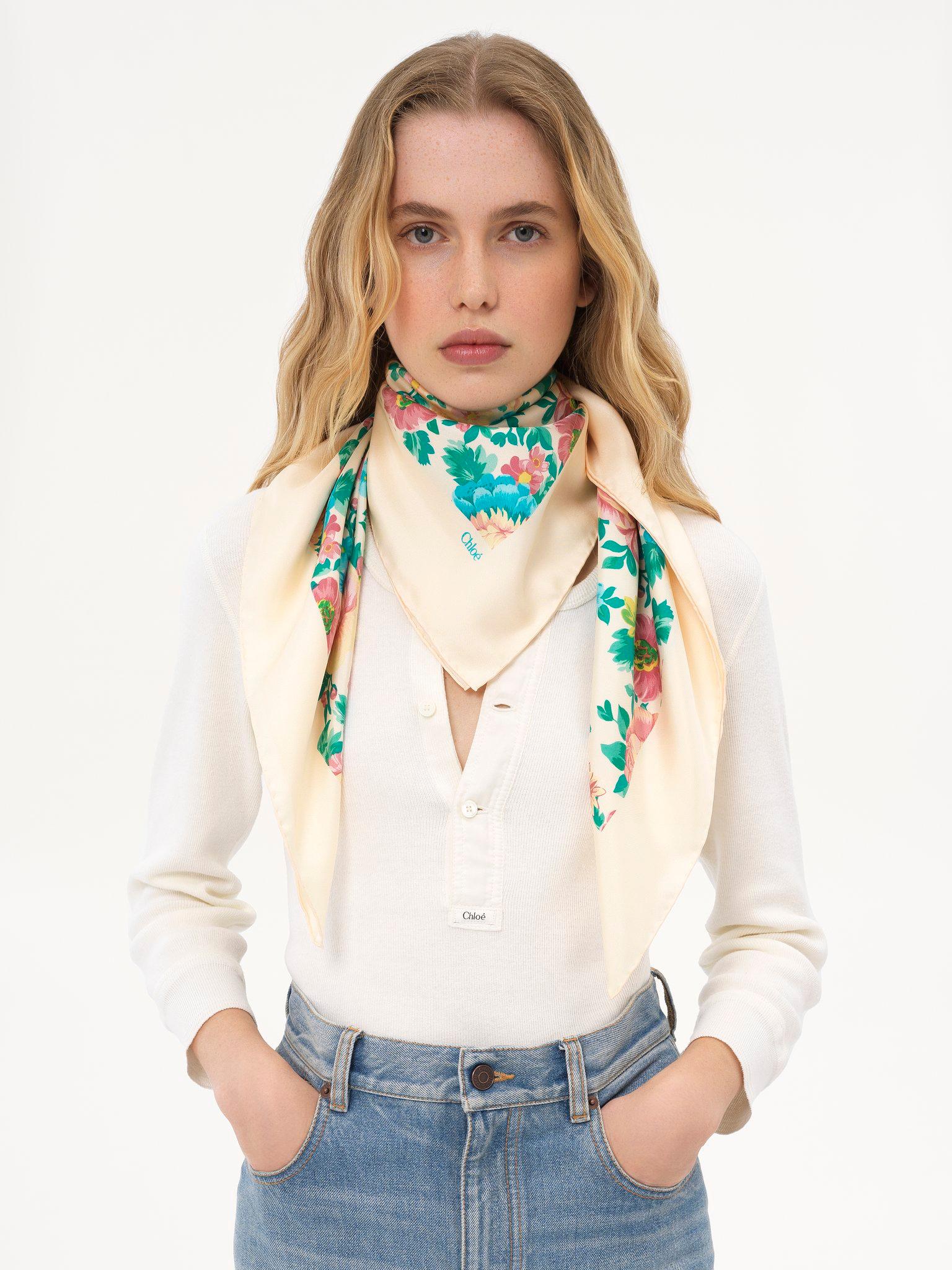 The Chloé Peonies square scarf in silk twill Product Image