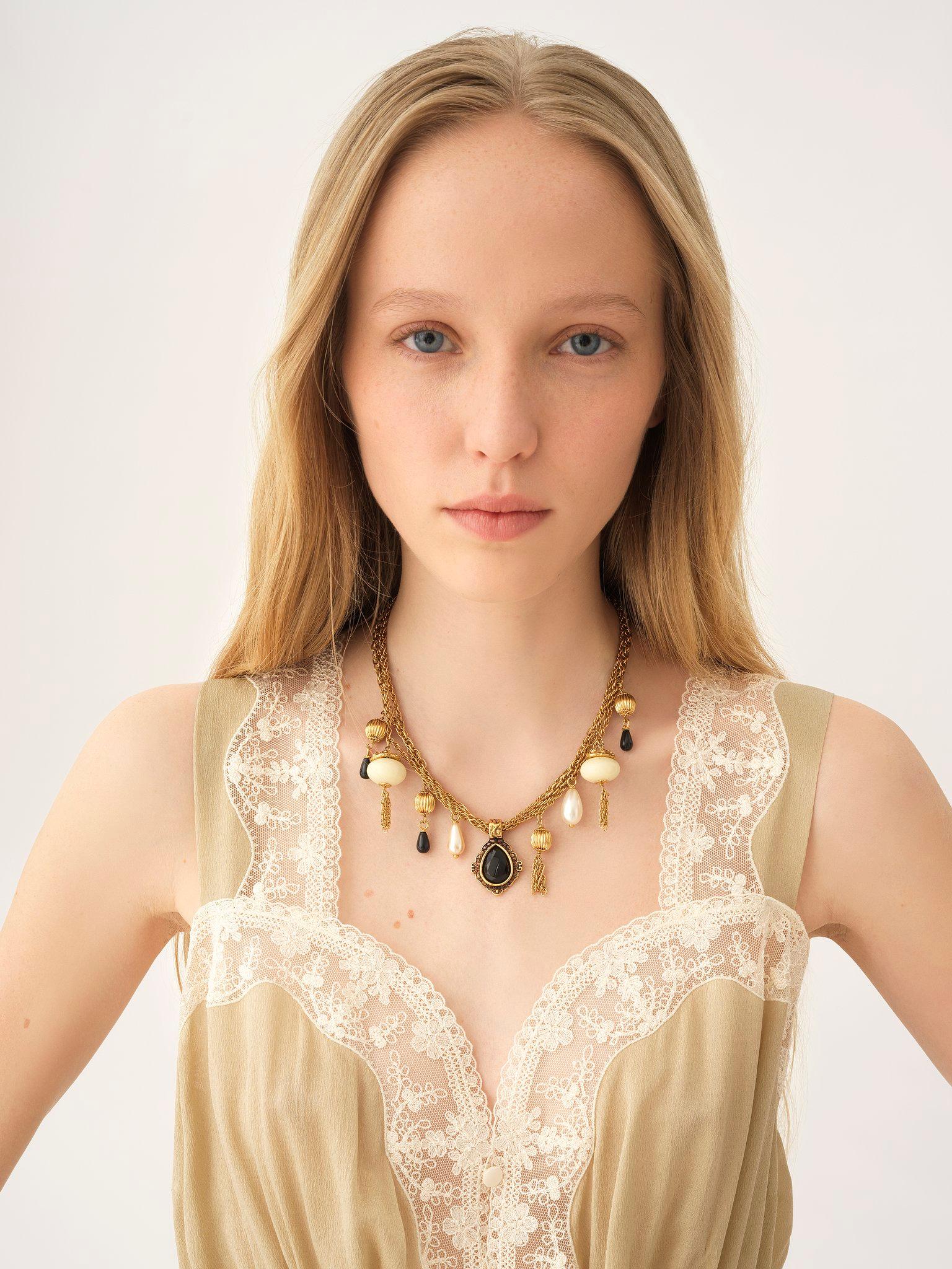The Chloé Antique Pearls necklace Product Image
