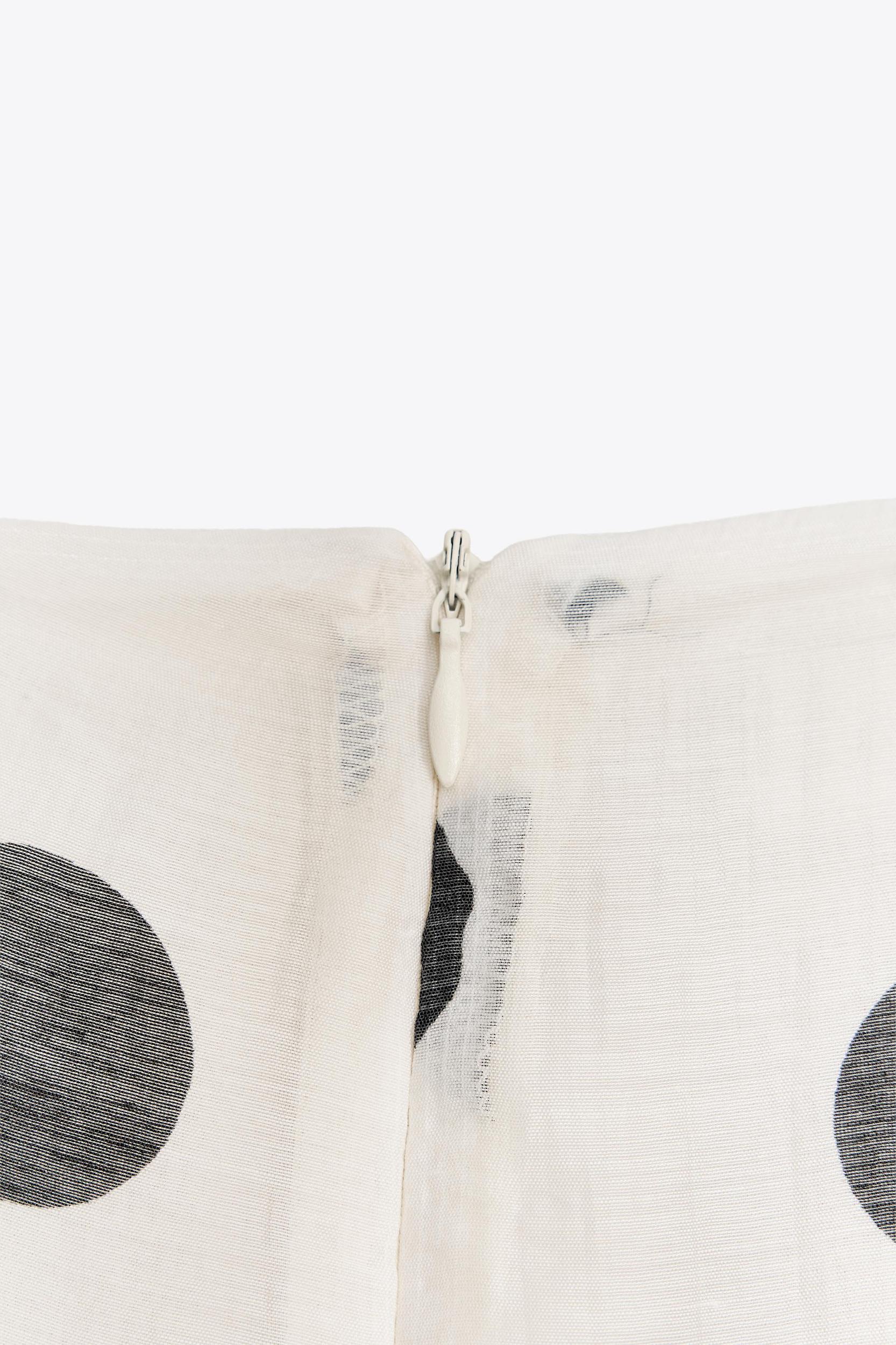 PLEATED POLKA DOT SHORTS Product Image