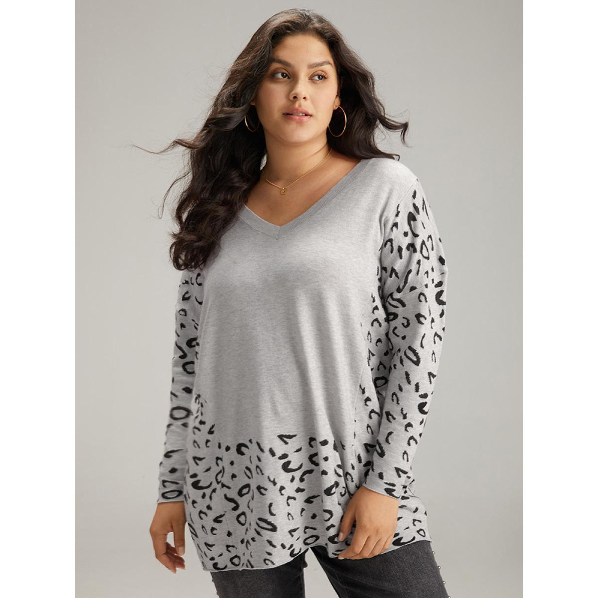 Plus Size Patchwork Leopard Print V Neck Pullover LightGray Women Casual Loose Long Sleeve V-neck Dailywear Pullovers BloomChic 26/4X Product Image