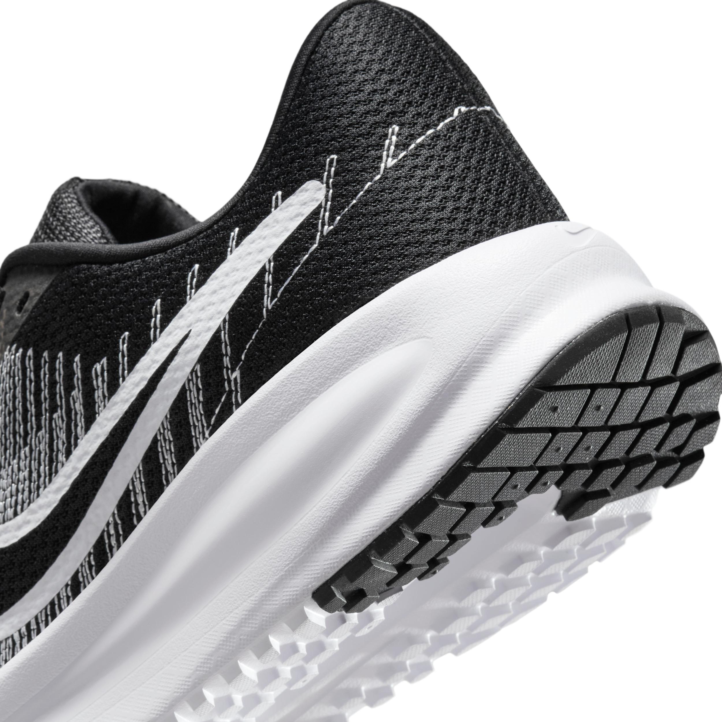 Nike Men's Run Defy Road Running Shoes Product Image