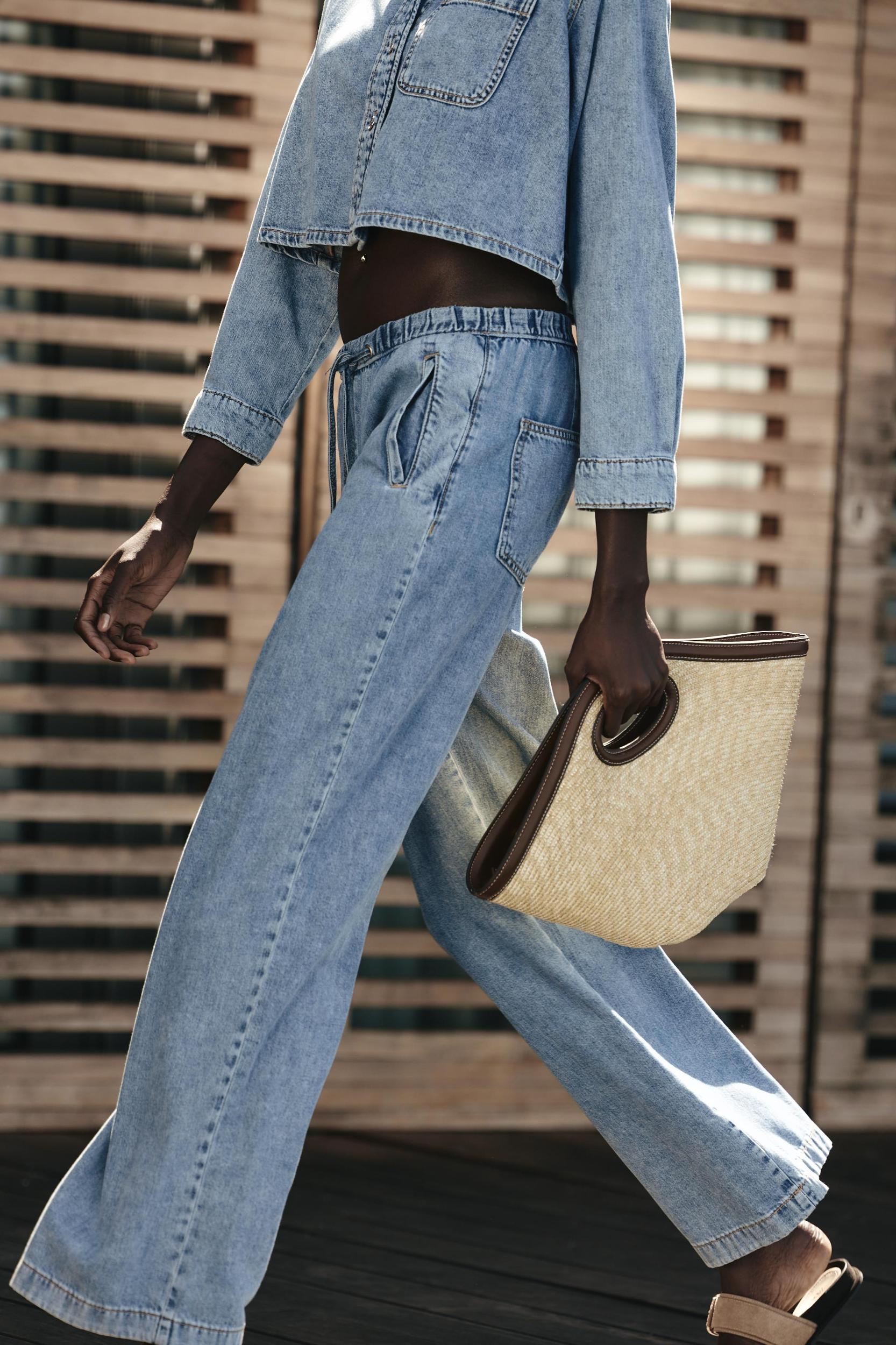 CONTRASTING BAG Product Image