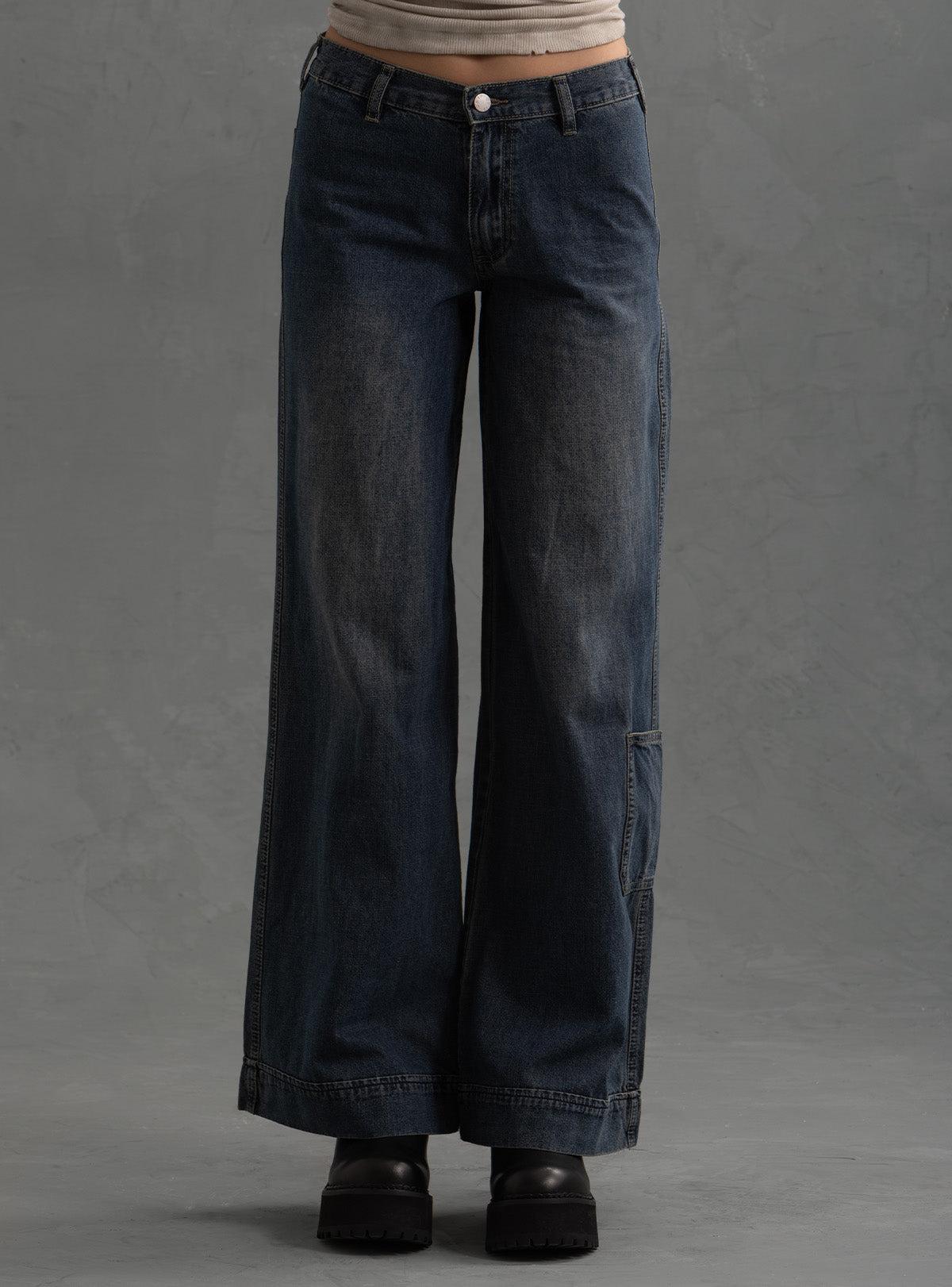 Serif Pants Female Product Image