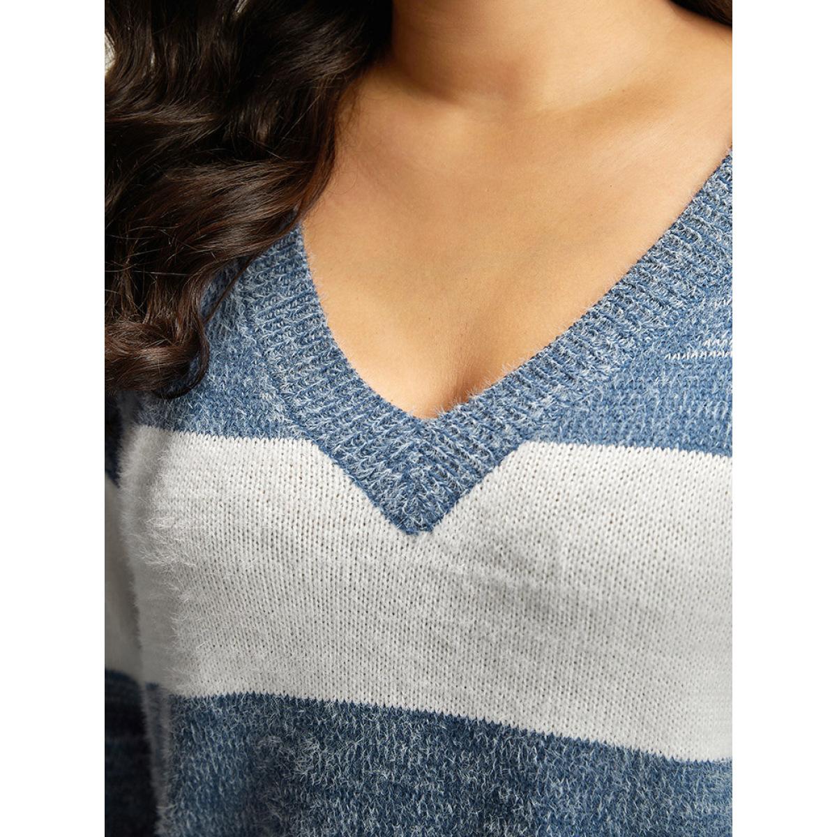 Plus Size Colorblock Contrast V Neck Pullover Multicolor Women Casual Long Sleeve V-neck Dailywear Pullovers BloomChic 22-24/3X Product Image