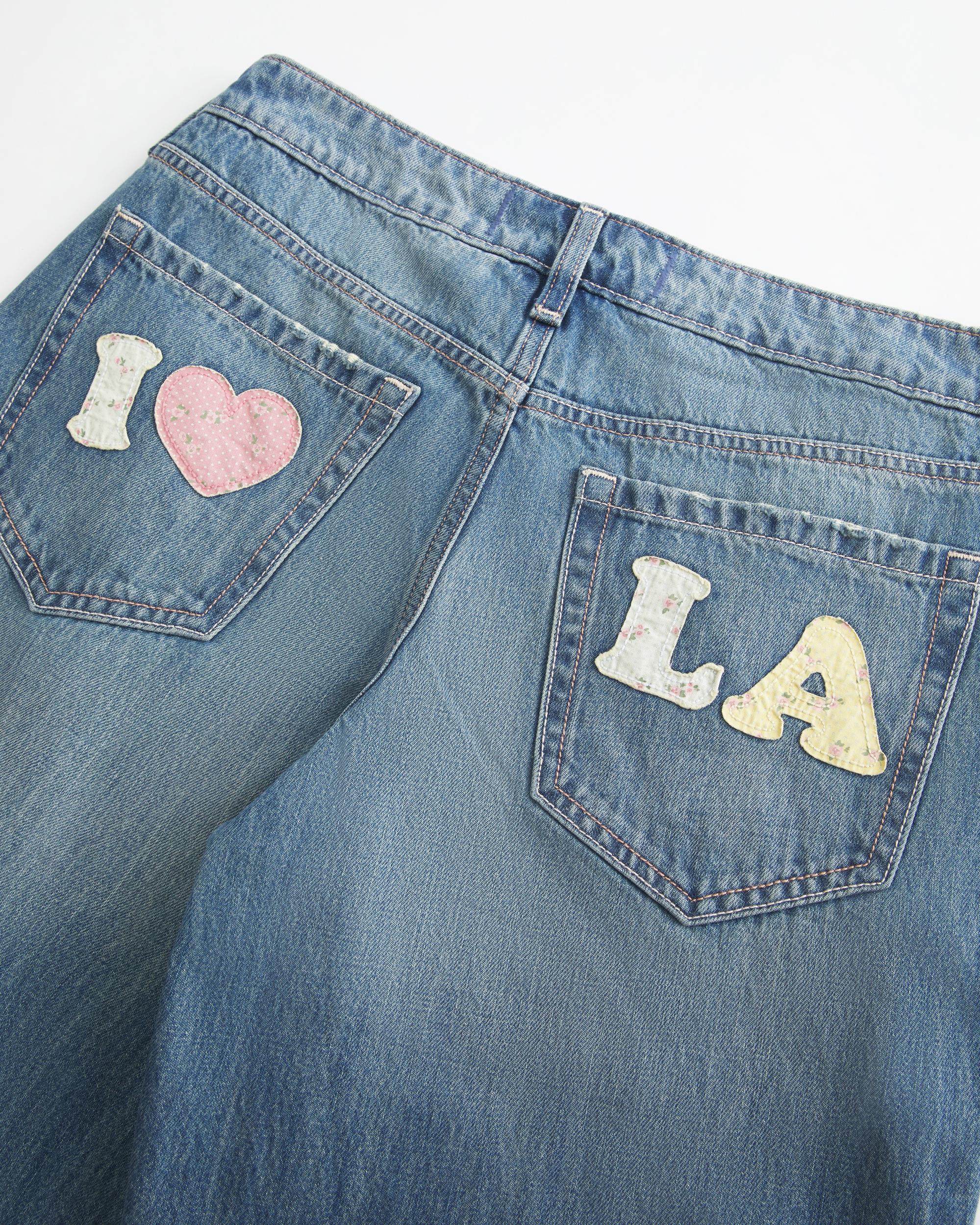Low-Rise Medium Wash Los Angeles Graphic Baggy Jeans Product Image