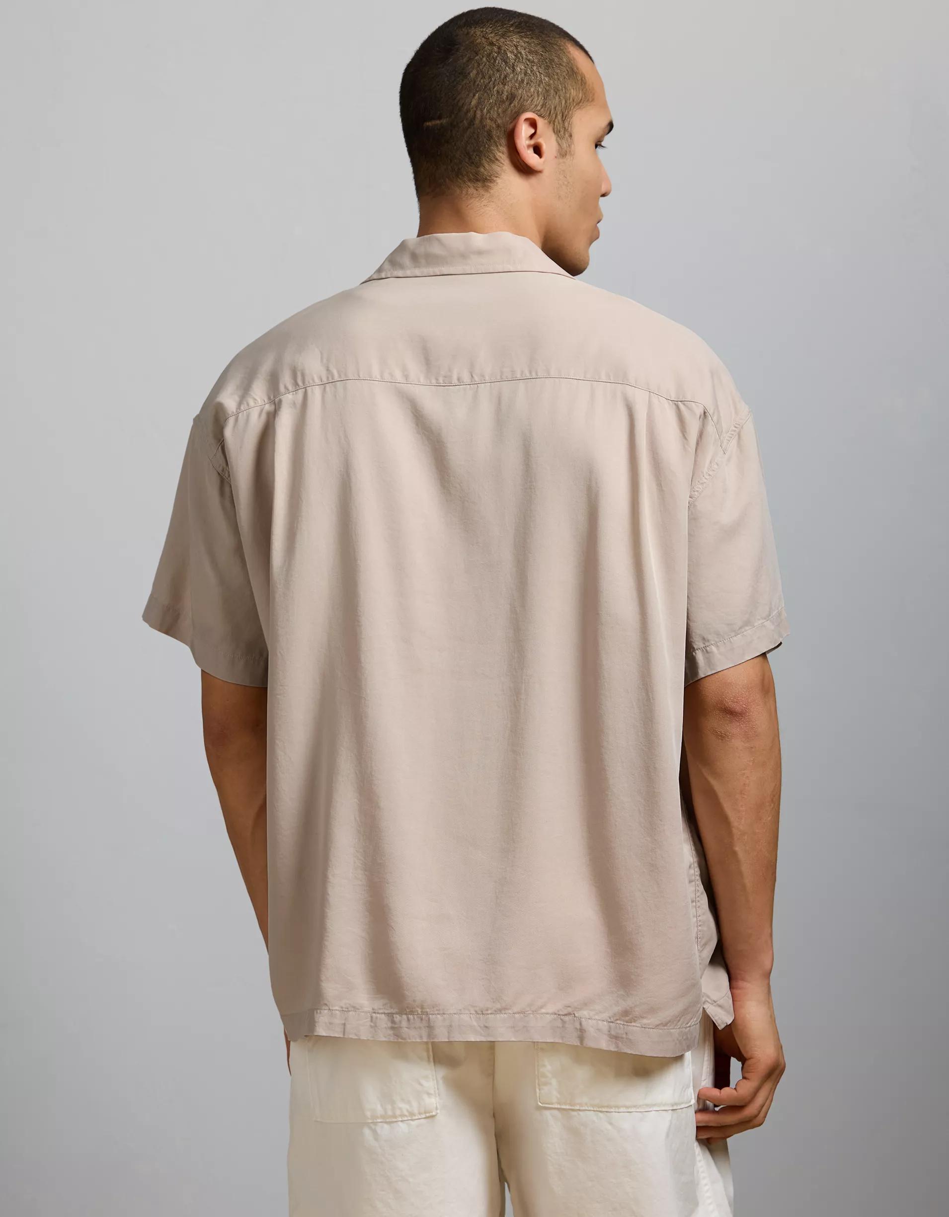 AE77 Premium Relaxed Short-Sleeve Button-Up Shirt Product Image