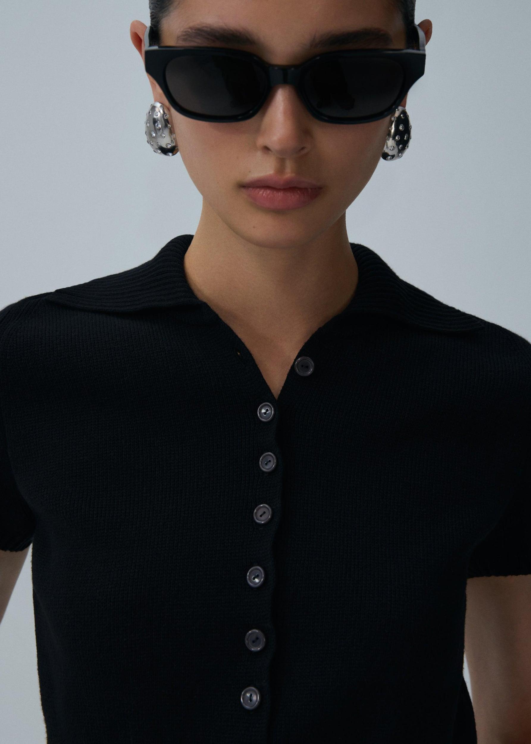 Short-sleeve buttoned cropped sweater in black Product Image