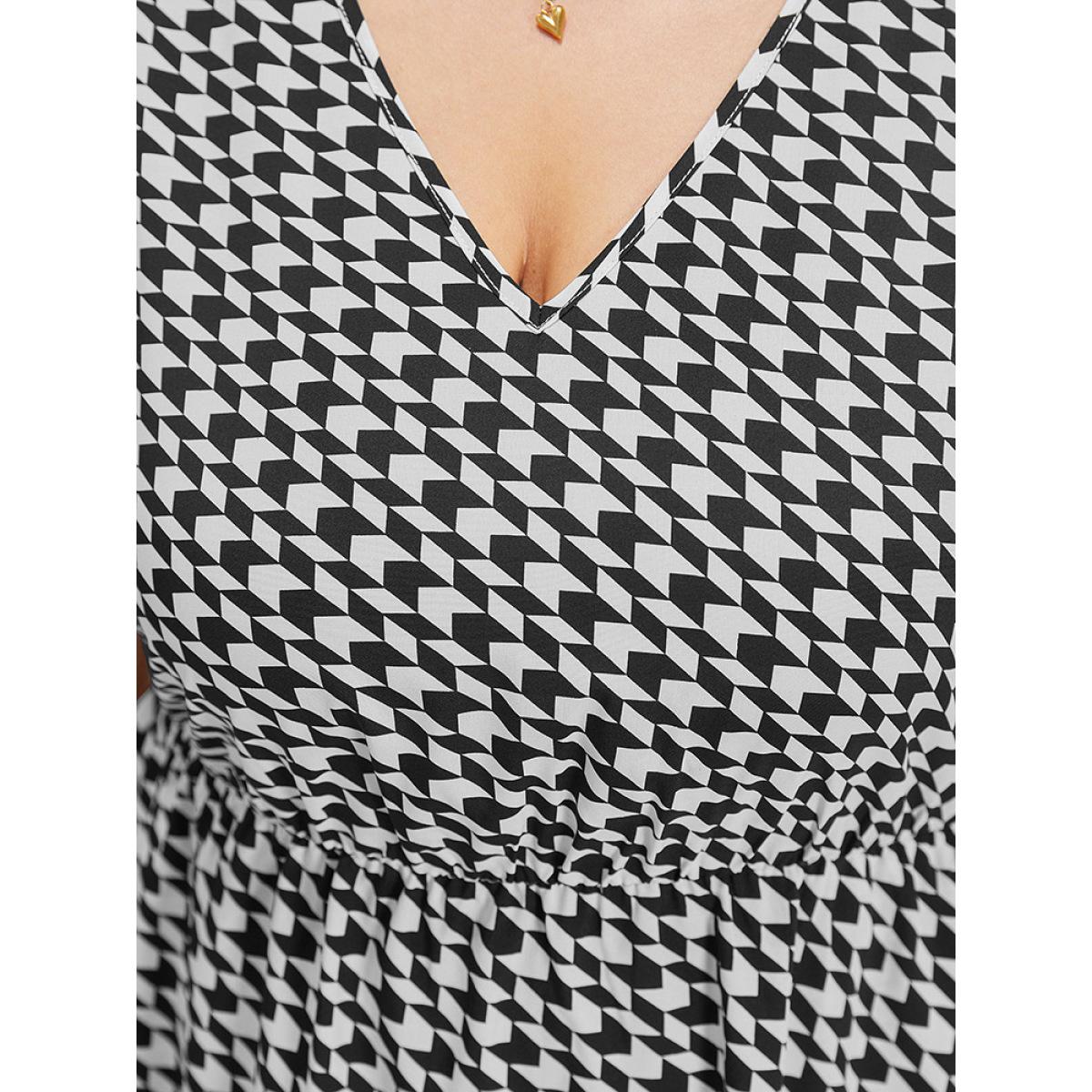 Plus Size Geometric Pocket V Neck Elastic Waist Sleeveless Dress Black Women Elegant V-neck Sleeveless Curvy Knee Dress BloomChic 28/5X Product Image