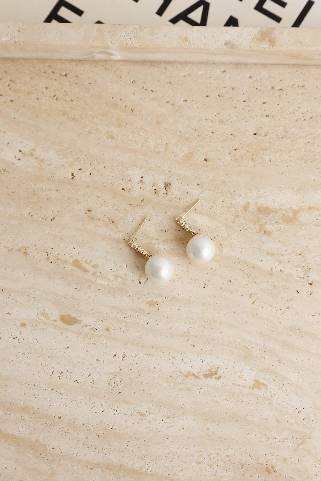 Dazzle Me Earrings Gold Product Image