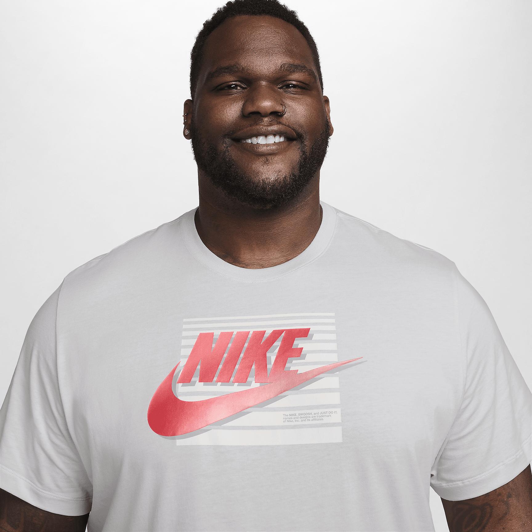 Nike Sportswear Men's T-Shirt Product Image