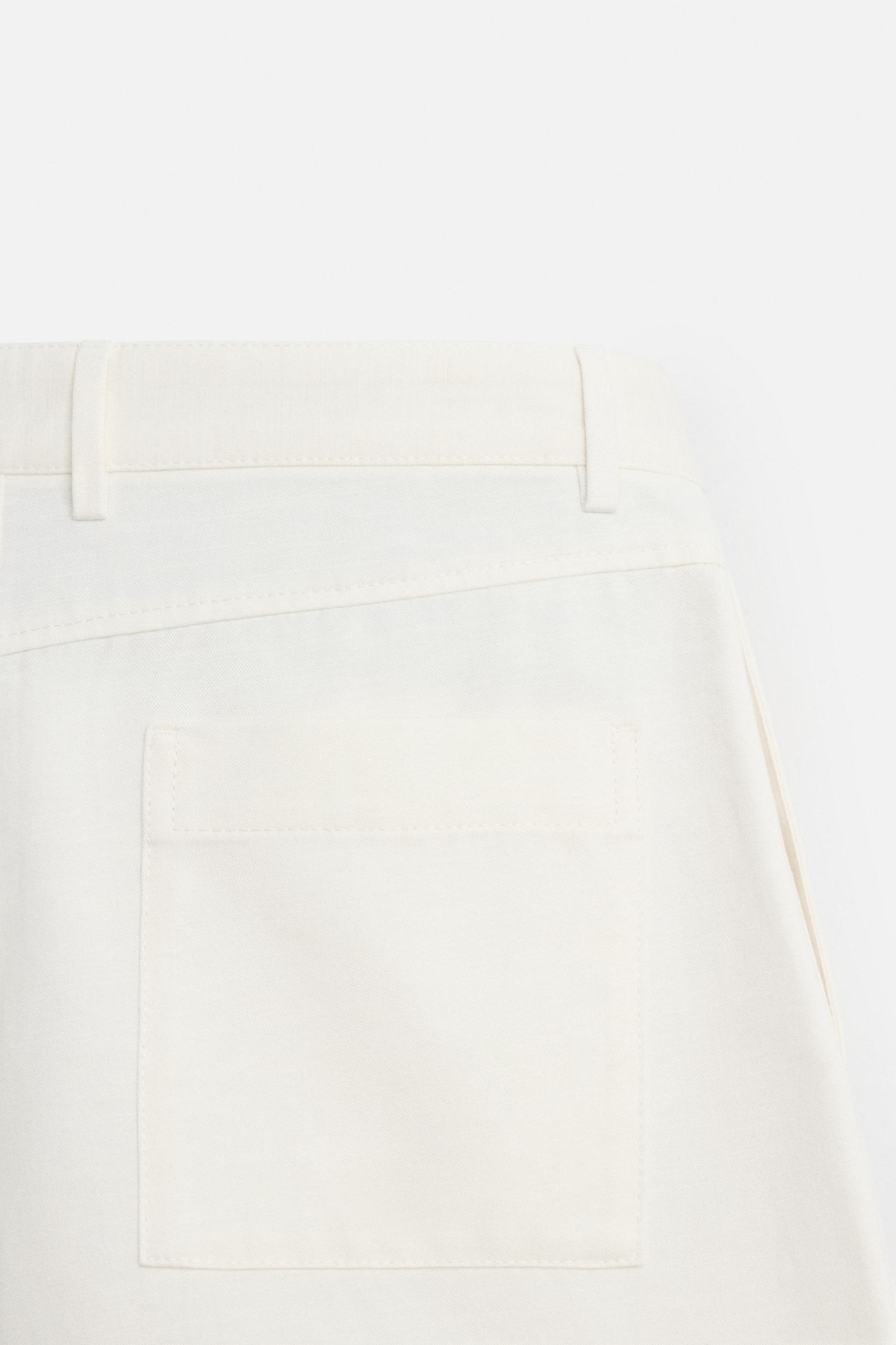 COTTON LINEN PLEATED SHORTS Product Image