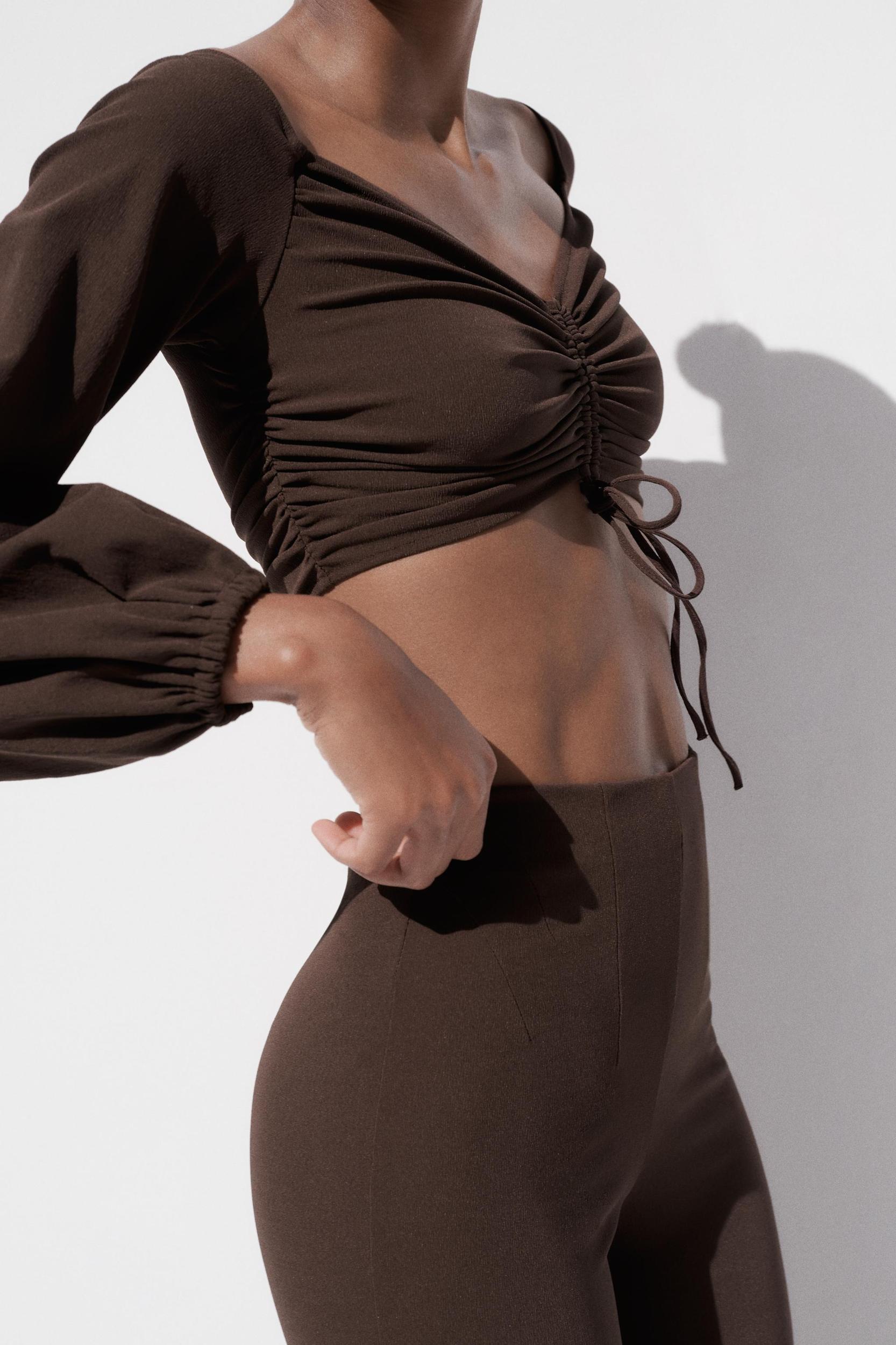 RUCHED STRETCH CROP TOP Product Image