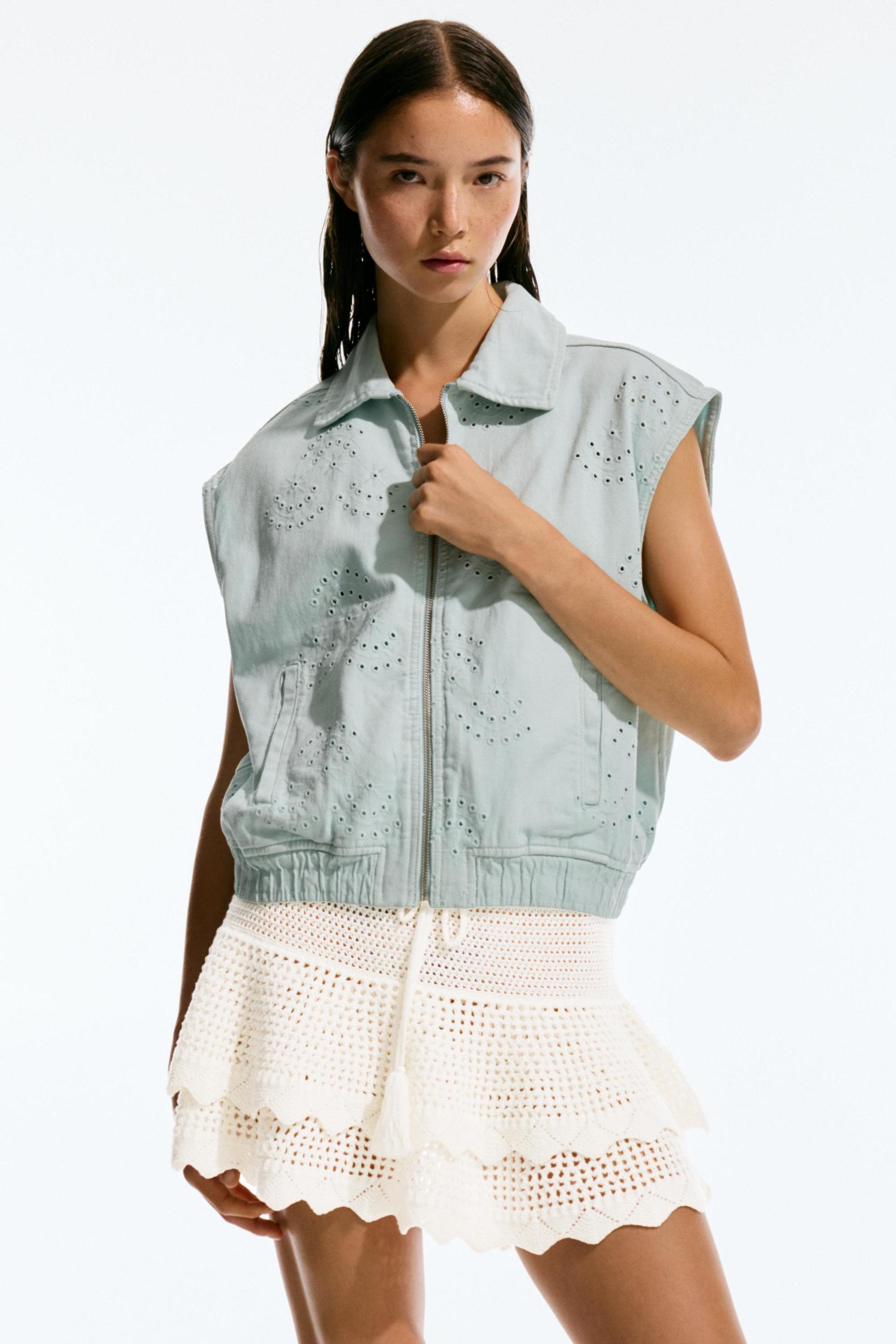 Ruffled crochet mini skirt Product Image