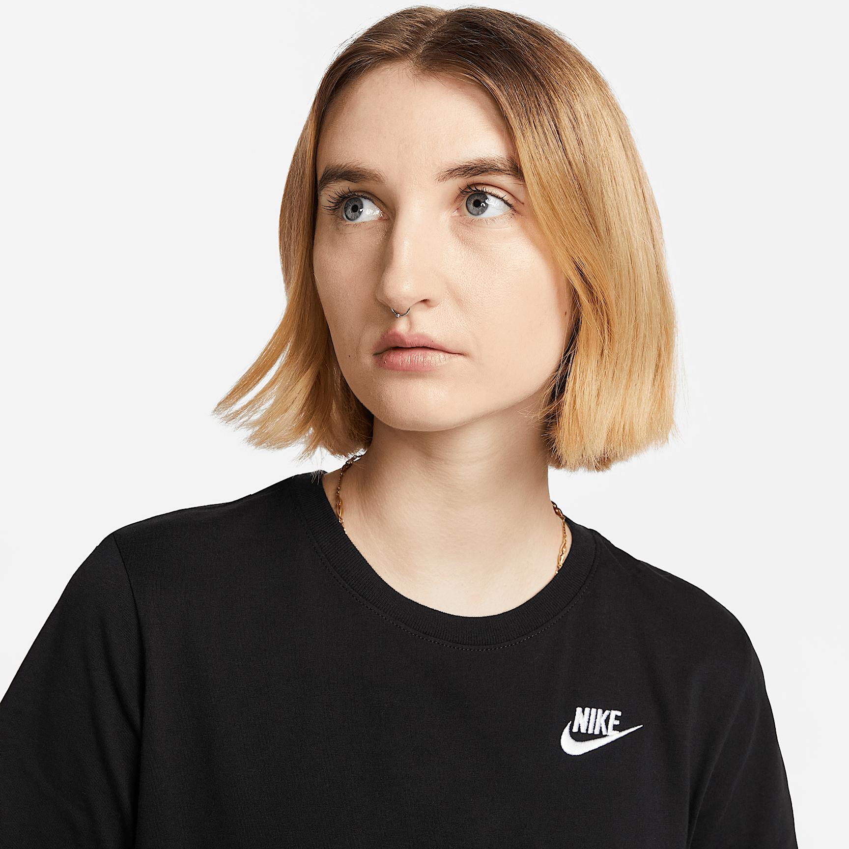 Women's Nike Sportswear Club Essentials Tee,  Product Image