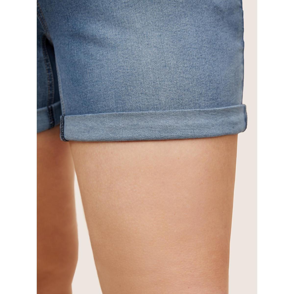 Plus Size Light Wash Roll Hem Slanted Pocket Denim Shorts Women LightBlue Roll Hem High stretch Everyday Slanted pocket Casual Denim Shorts BloomChic 22/3X Product Image