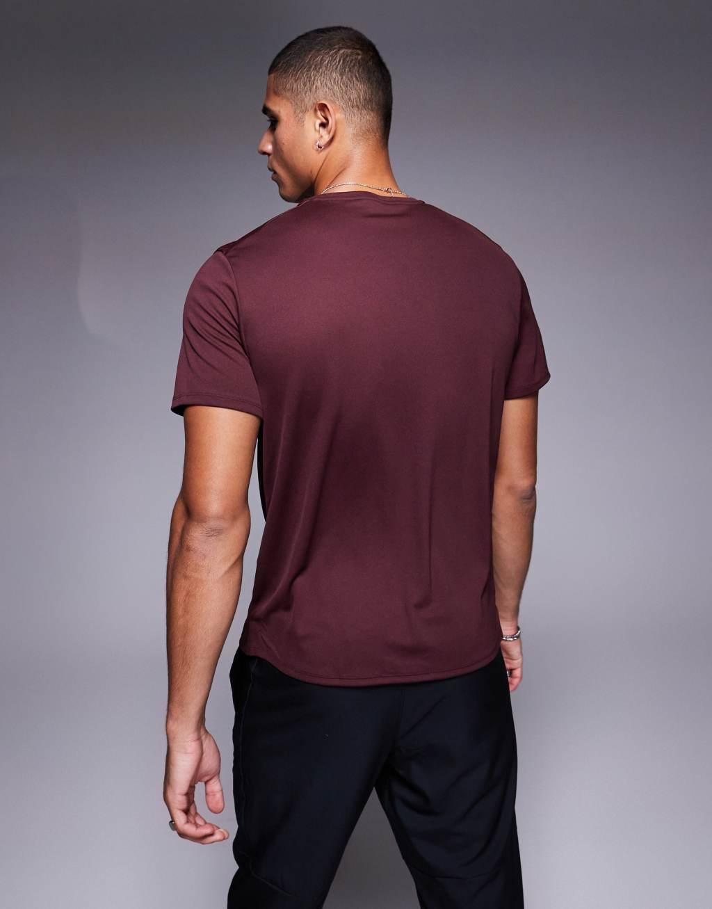 Nike Running Miler Dri-FIT t-shirt in burgundy Product Image