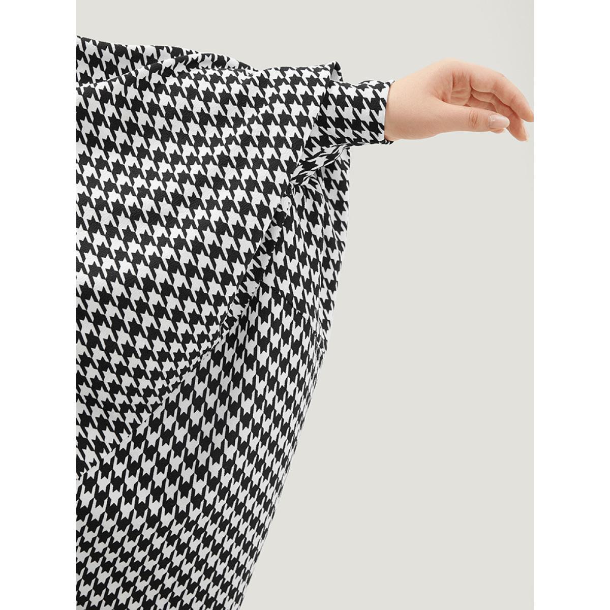 Plus Size Houndstooth Asymmetrical Hem Dolman Sleeve Kimono Women Black Casual Asymmetrical Loose Dailywear Kimonos BloomChic 22-24/3X Product Image