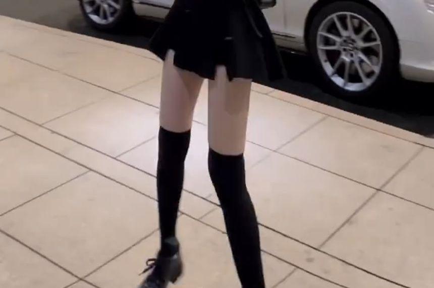 Short-Sleeve Scoop Neck Patterned Print Frill Tee / Plain Slit Button Mini A-Line Jumper Skirt / Set Product Image