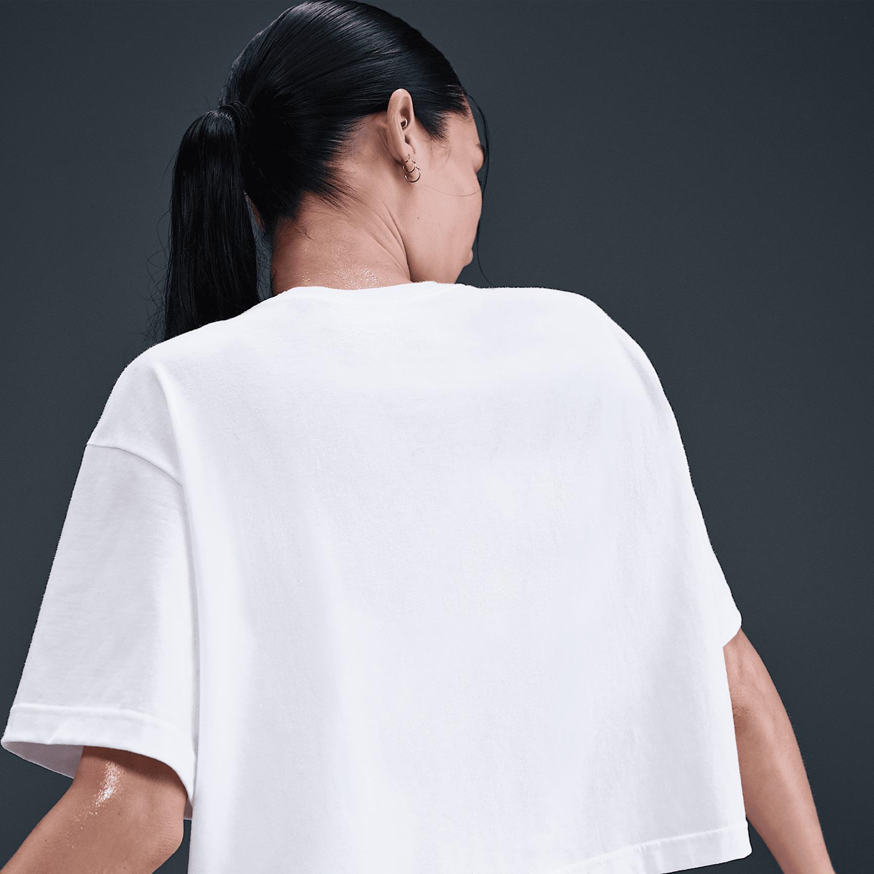 Women's Nike Sportswear Club Cropped T-Shirt Product Image
