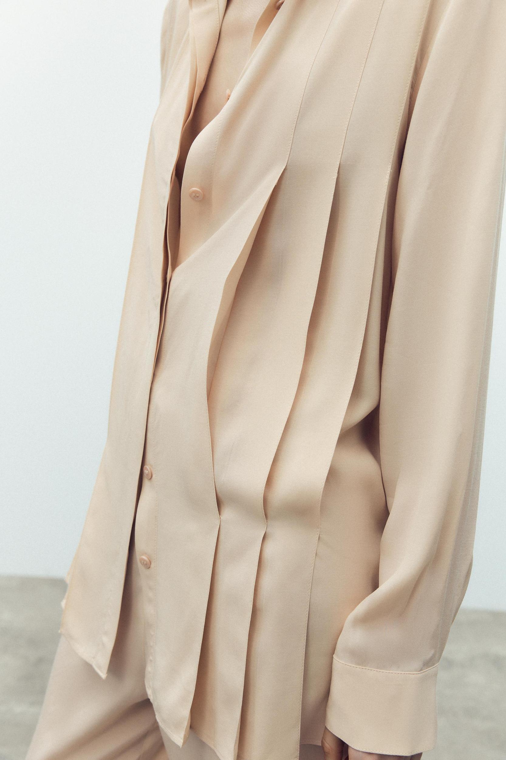 100% VISCOSE PLEATED SHIRT Product Image