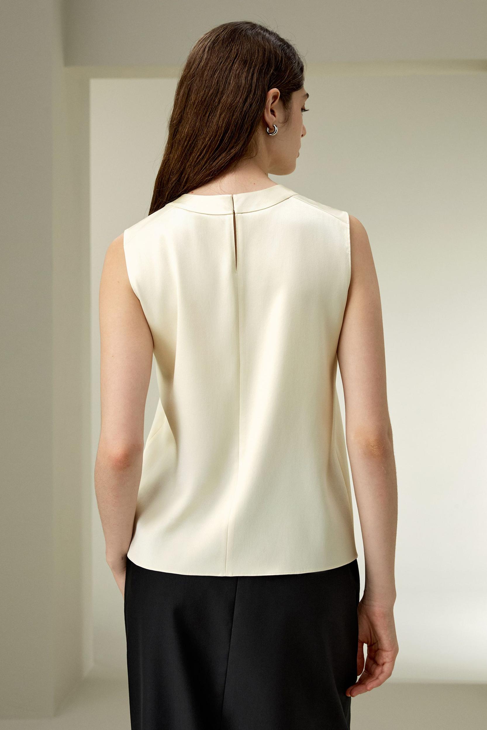 Sleeveless round neck silk top Product Image