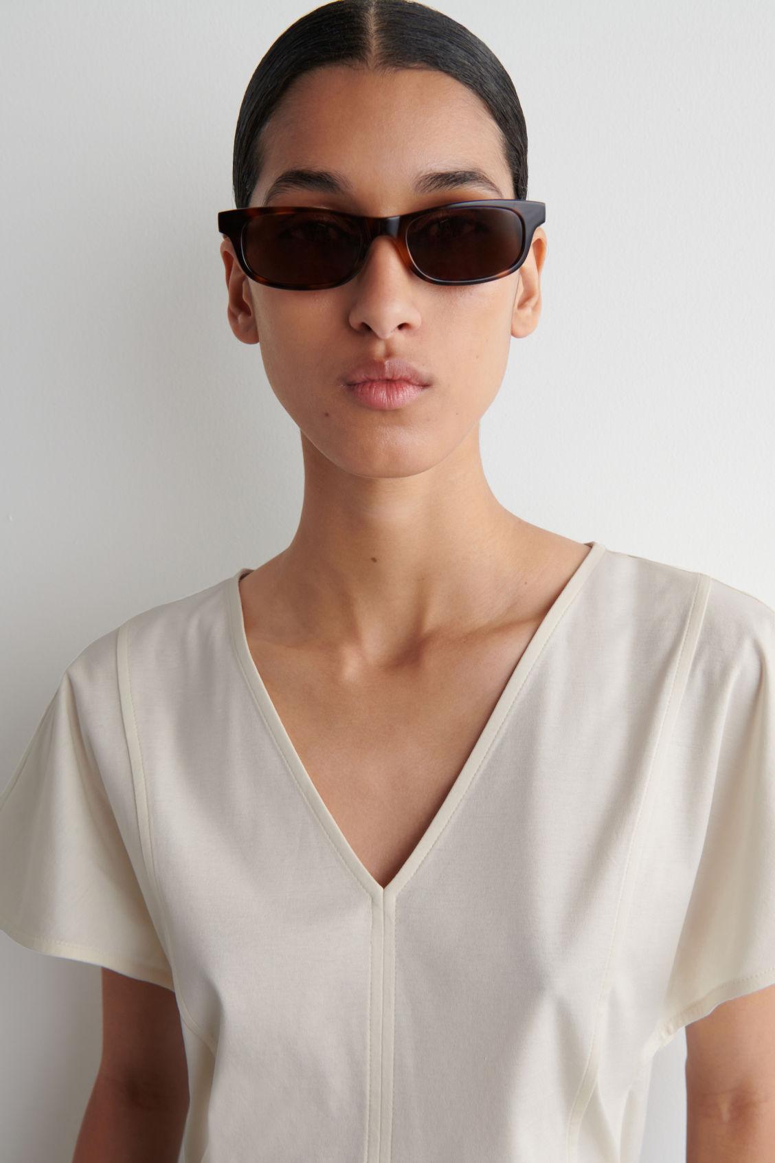 PETAL-SLEEVE COTTON TOP Product Image