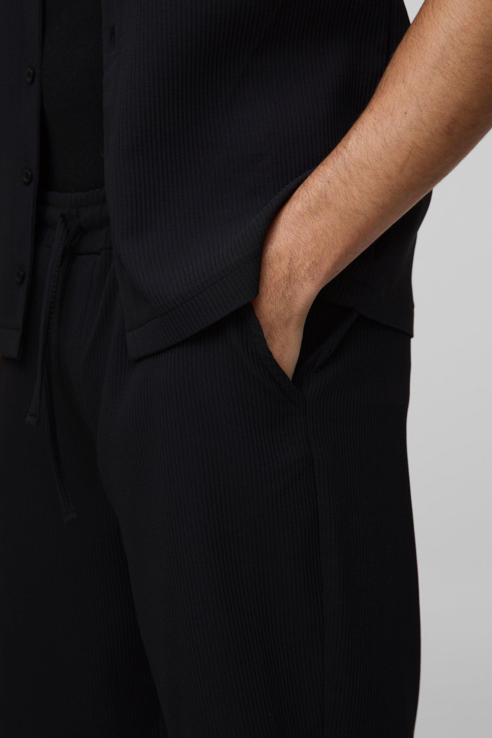 Pleated Elasticated Waist Jorts | boohooMAN USA Product Image