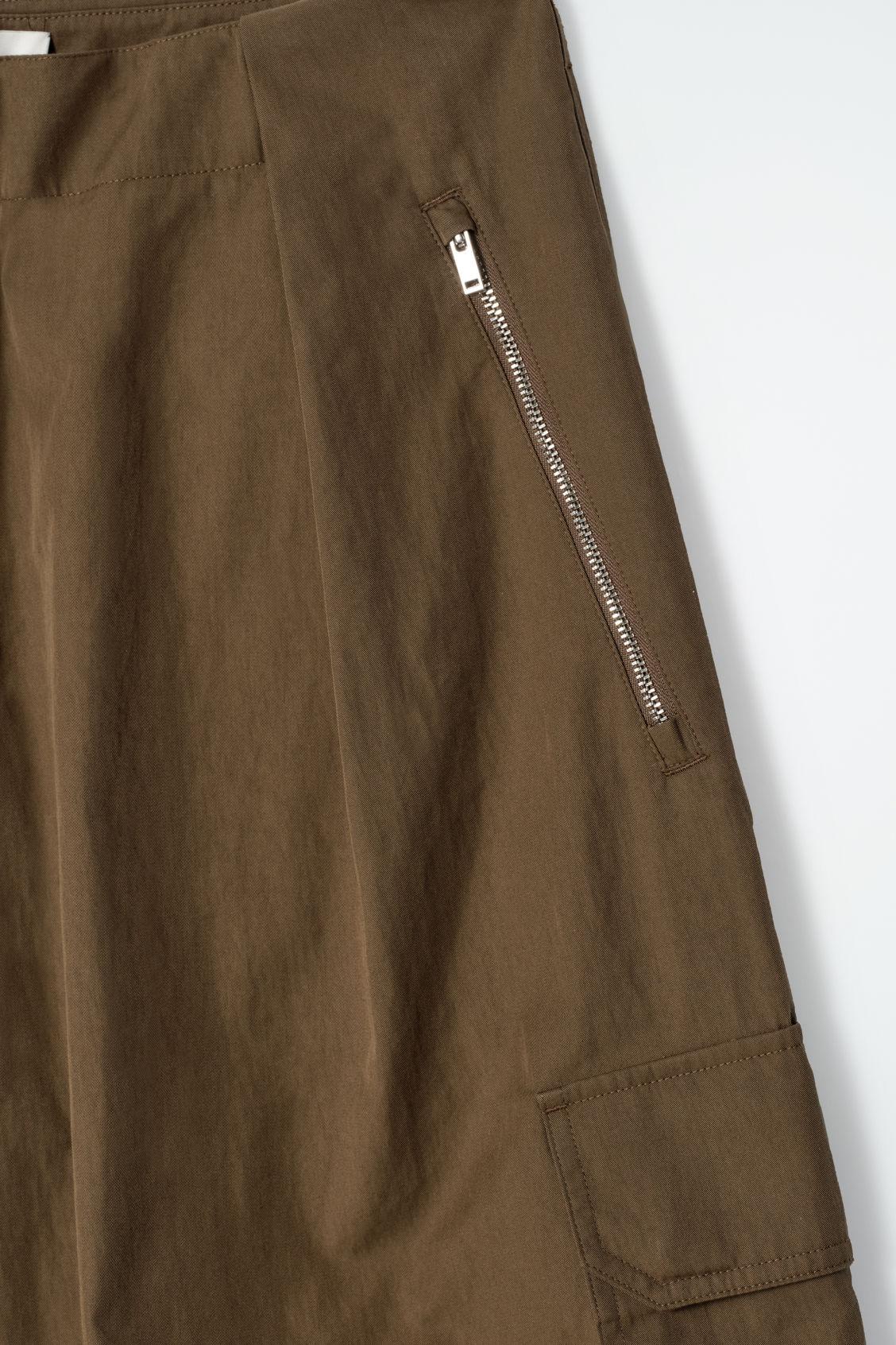 UTILITY BARREL-LEG PANTS Product Image