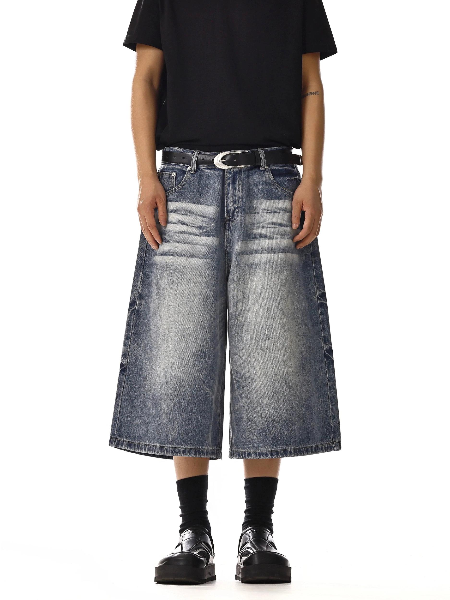 RT No. 18223 WASHED DENIM SHORTS Product Image