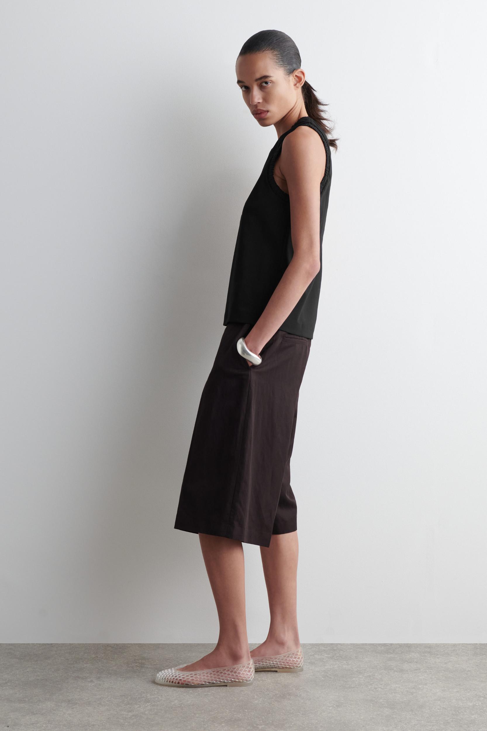 GATHERED COTTON TANK TOP Product Image