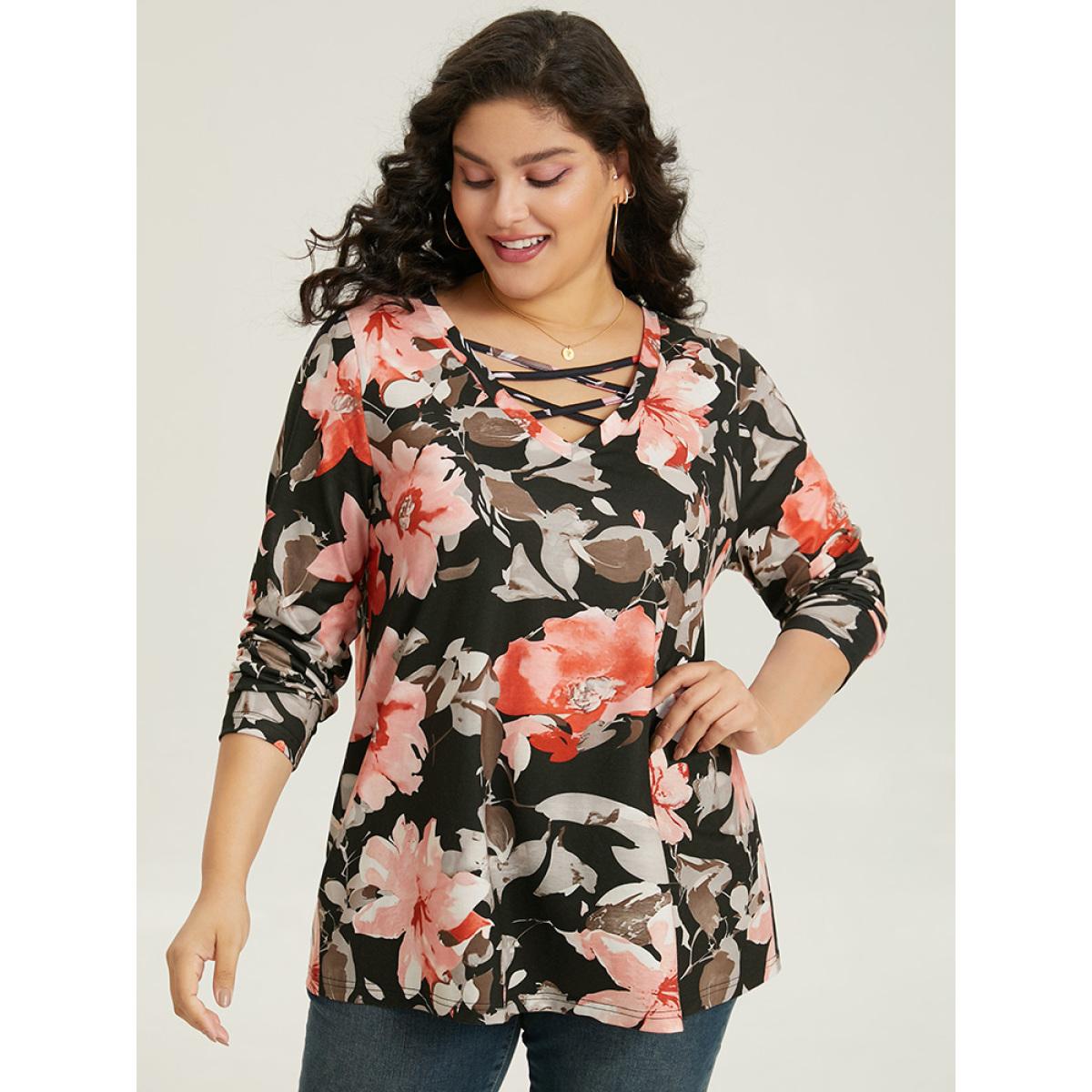 Plus Size Floral Print Crisscross V Neck T-shirt Black Women Casual Printed Floral V-neck Dailywear T-shirts BloomChic 10/M Product Image