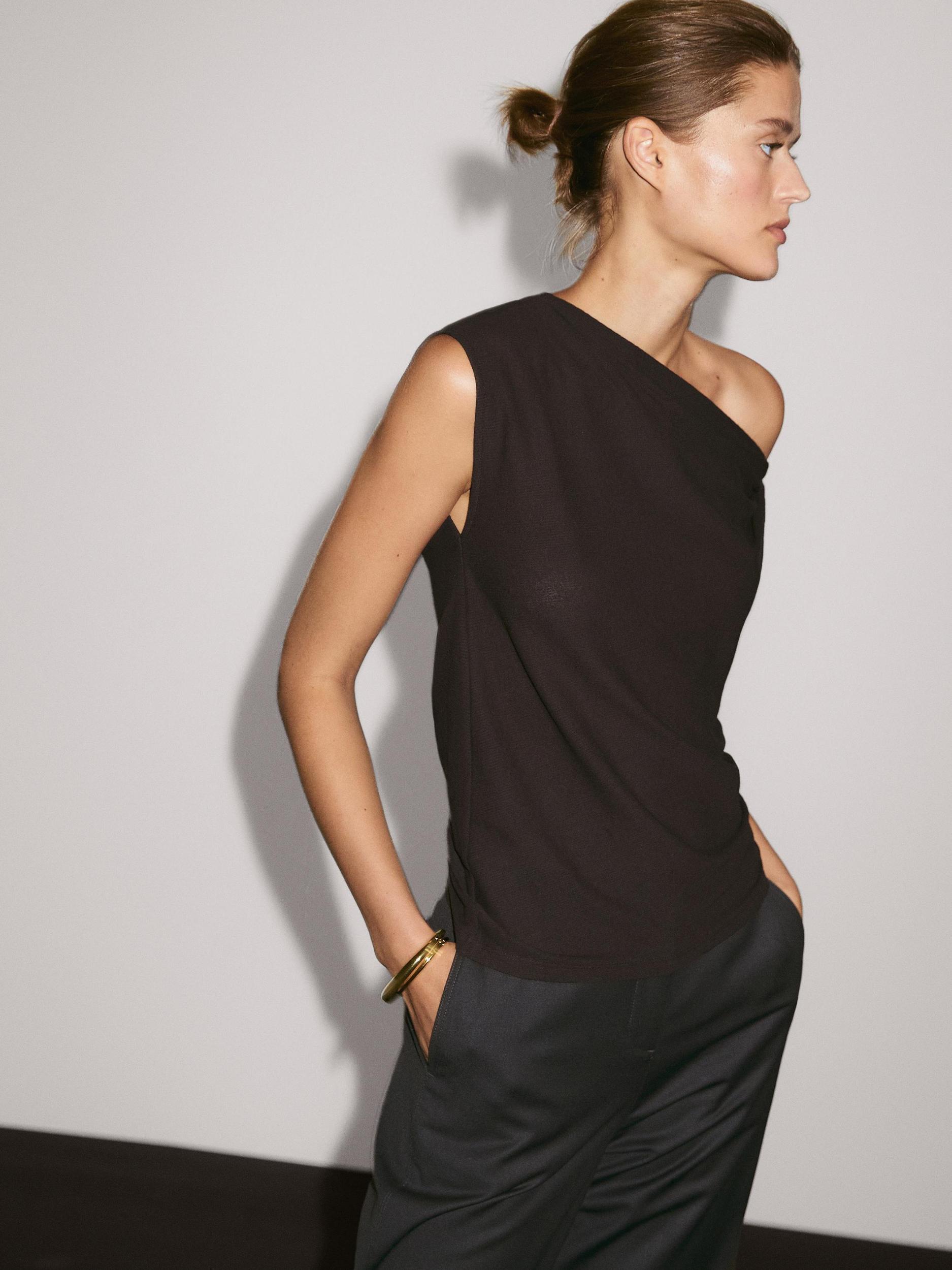 Asymmetric top with knot detail Product Image