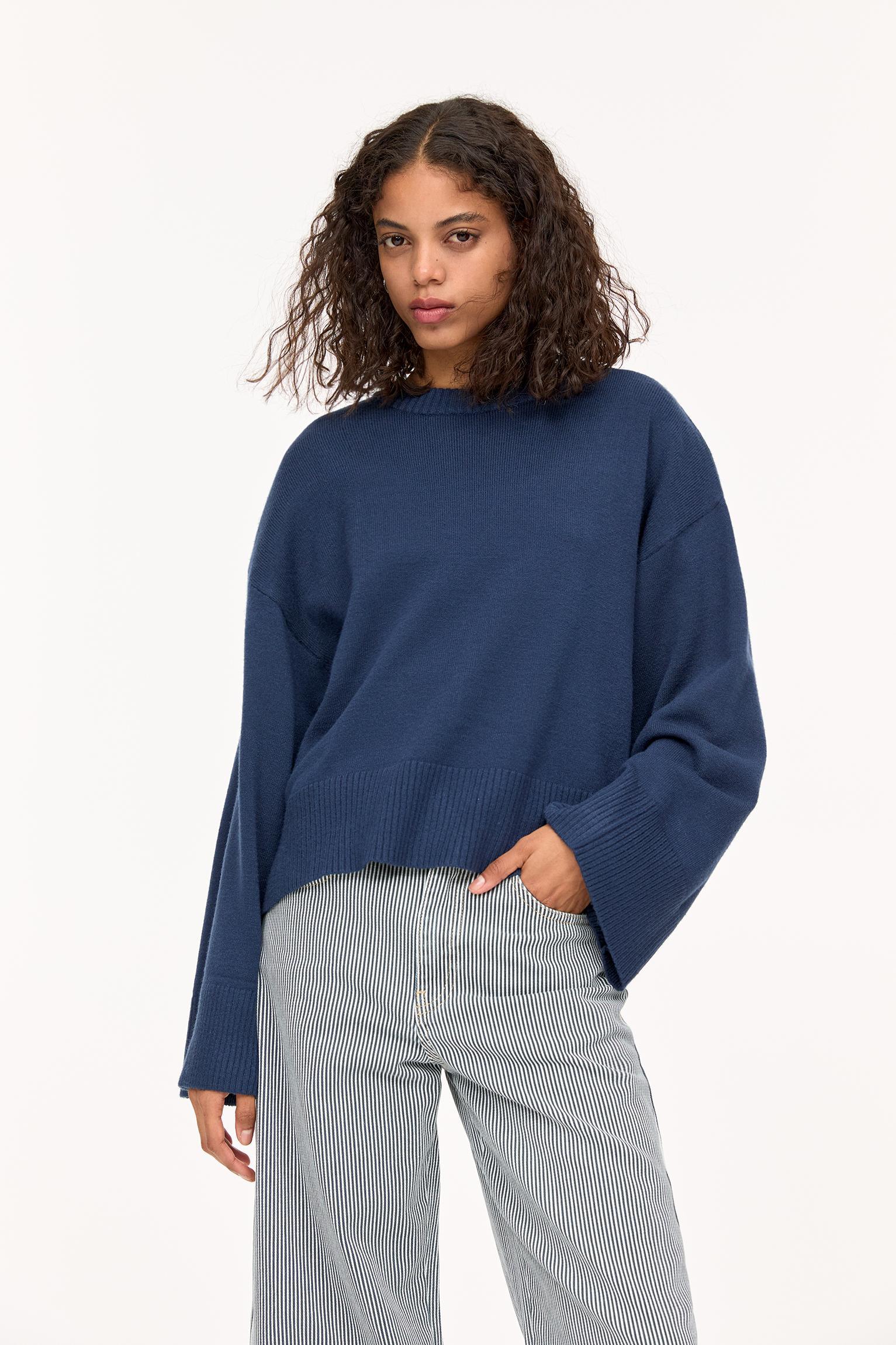 Sweater with wide sleeves Product Image