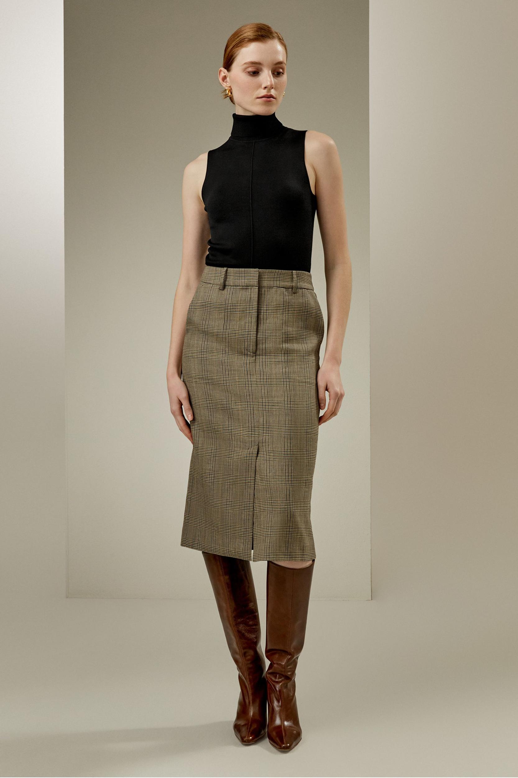 Silk Knitted Turtleneck Sleeveless Top Product Image