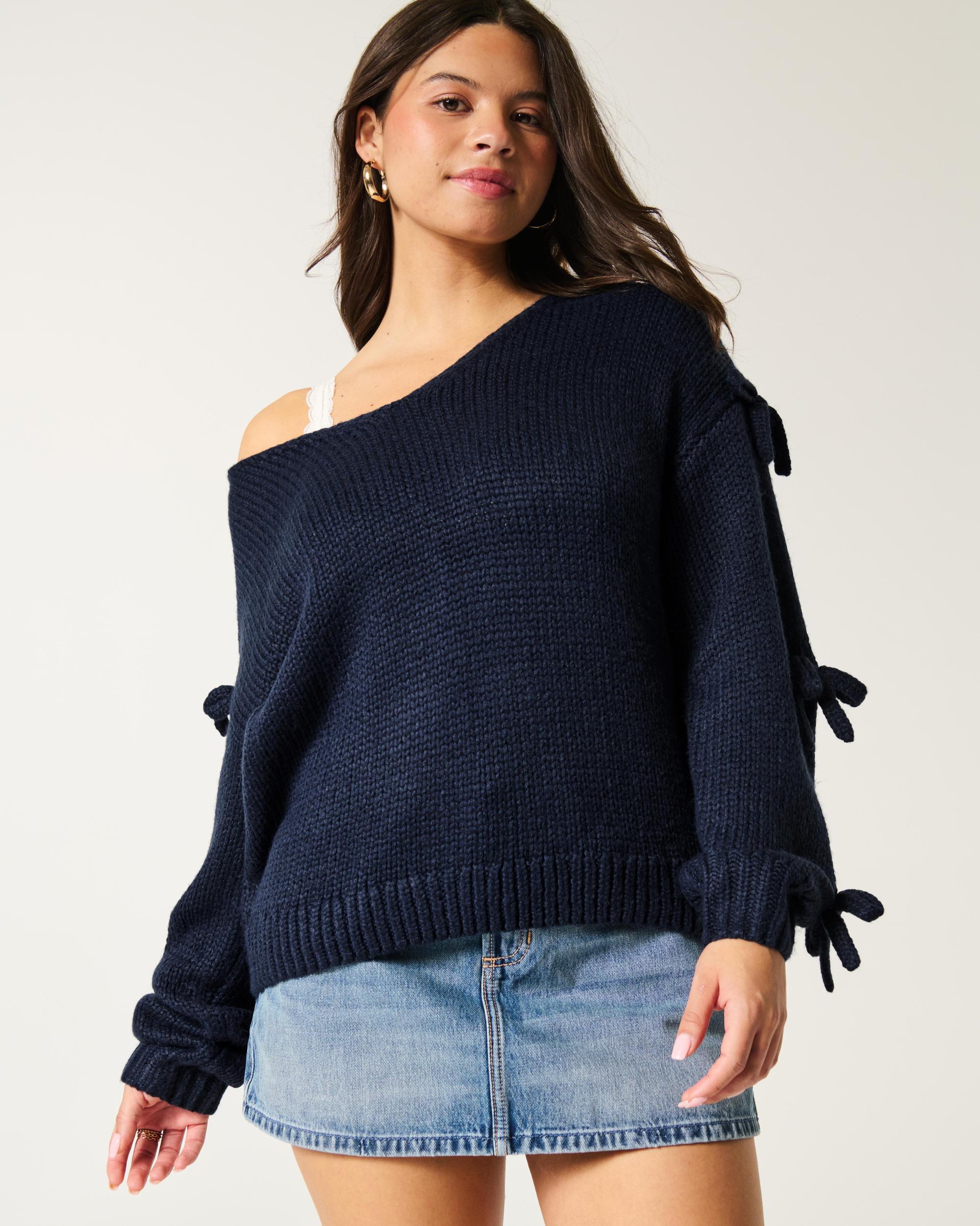 Hollister Comfy Cloud Bunny Graphic Crew Sweater Product Image