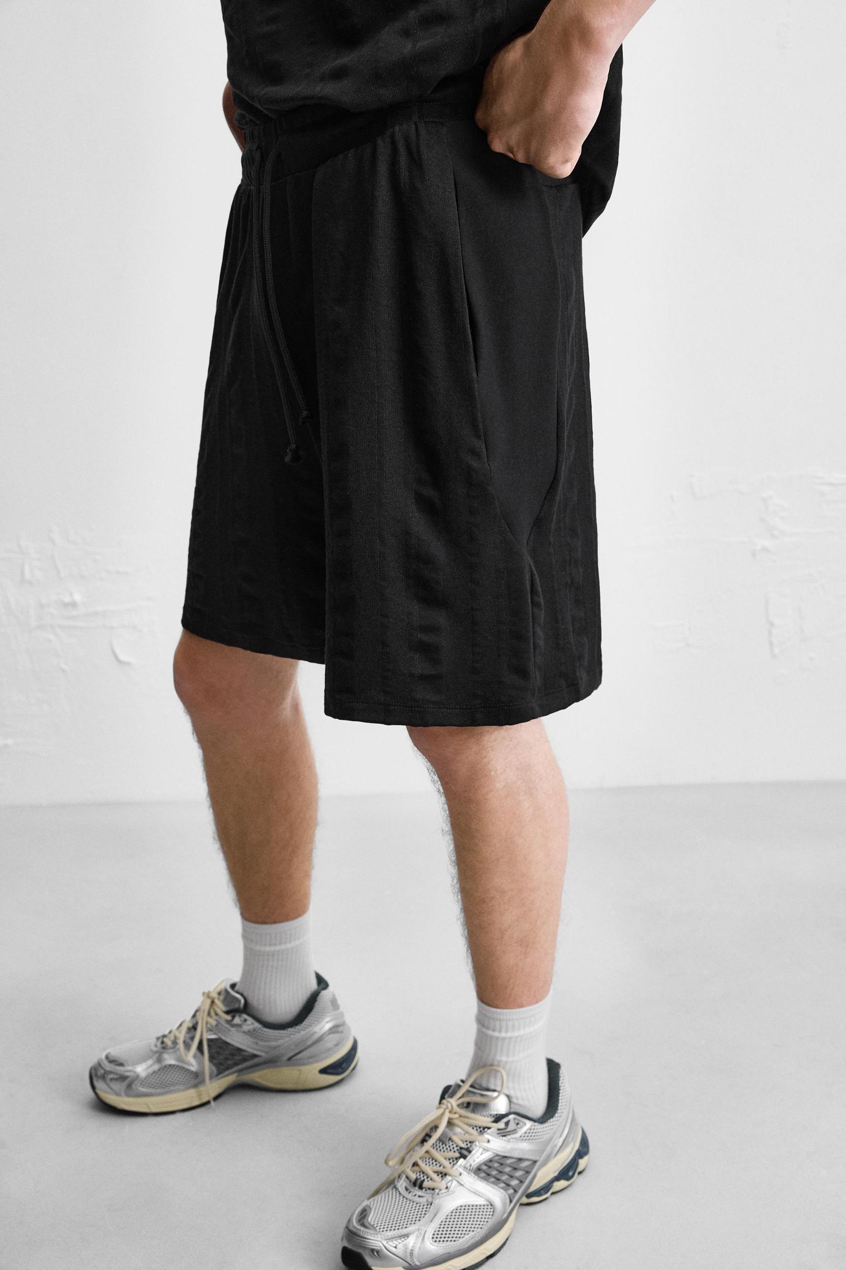 TEXTURED JOGGER SHORTS Product Image