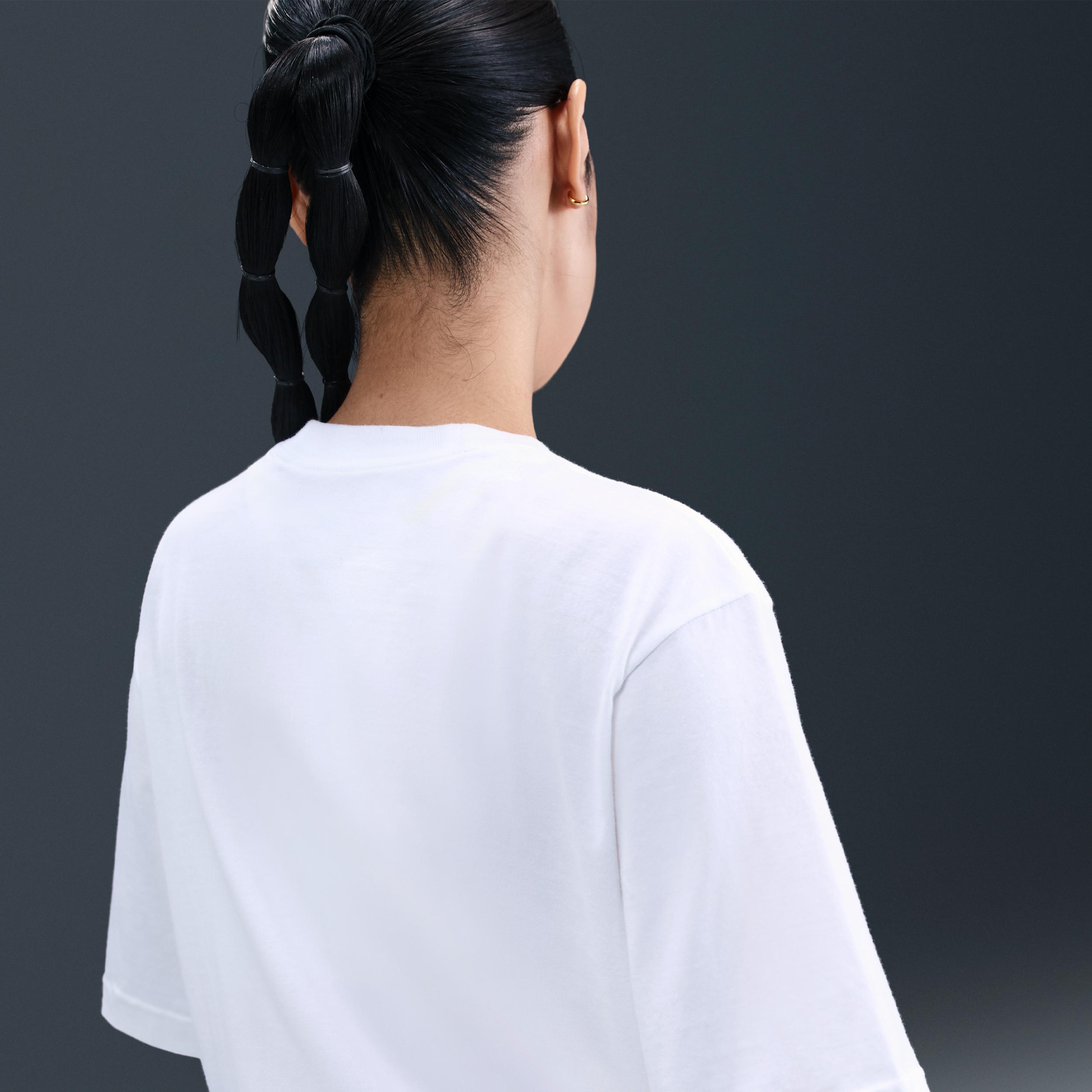 Nike Sportswear Essential Women's Boxy Graphic T-Shirt Product Image