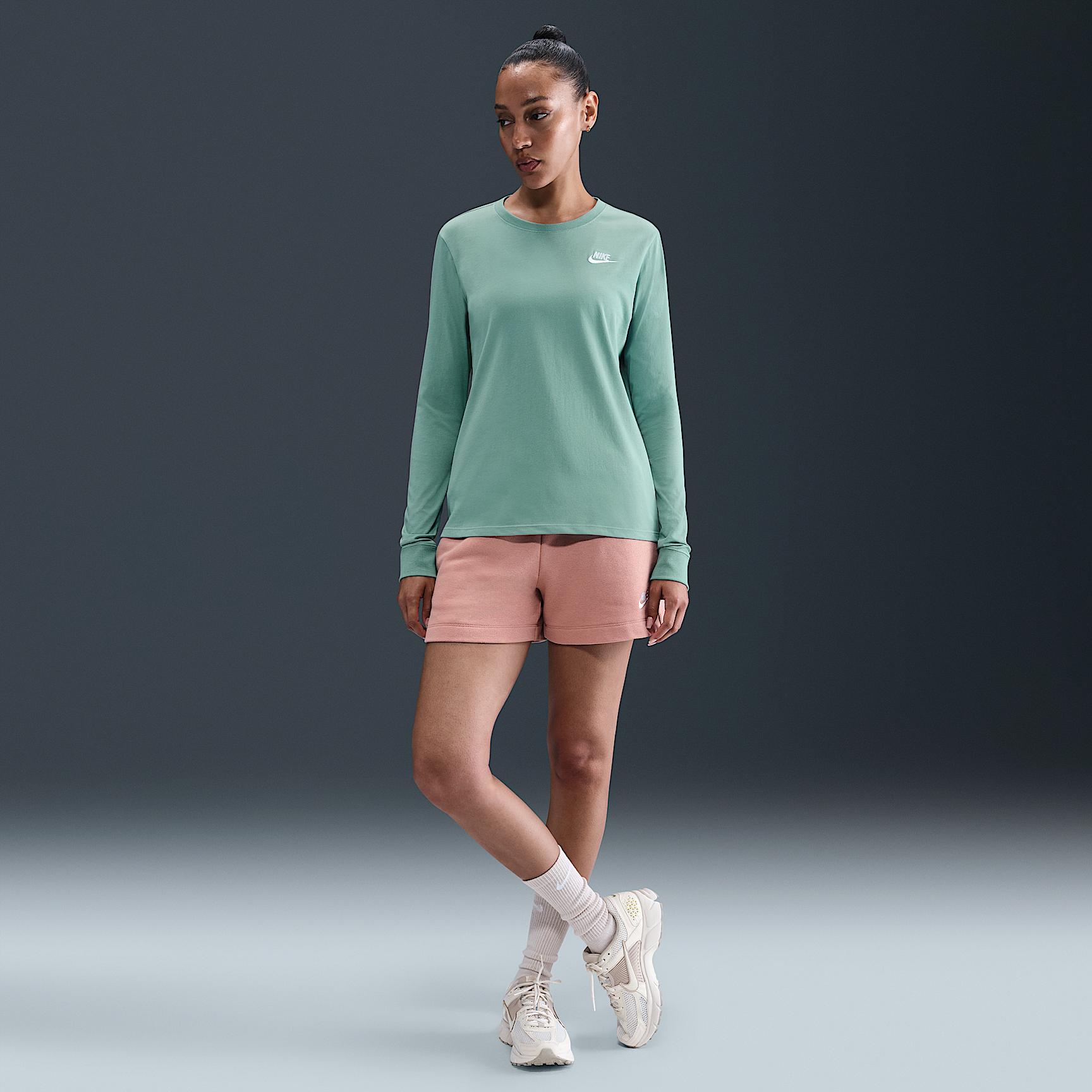 Nike Sportswear Club Women's Long-Sleeve T-Shirt Product Image