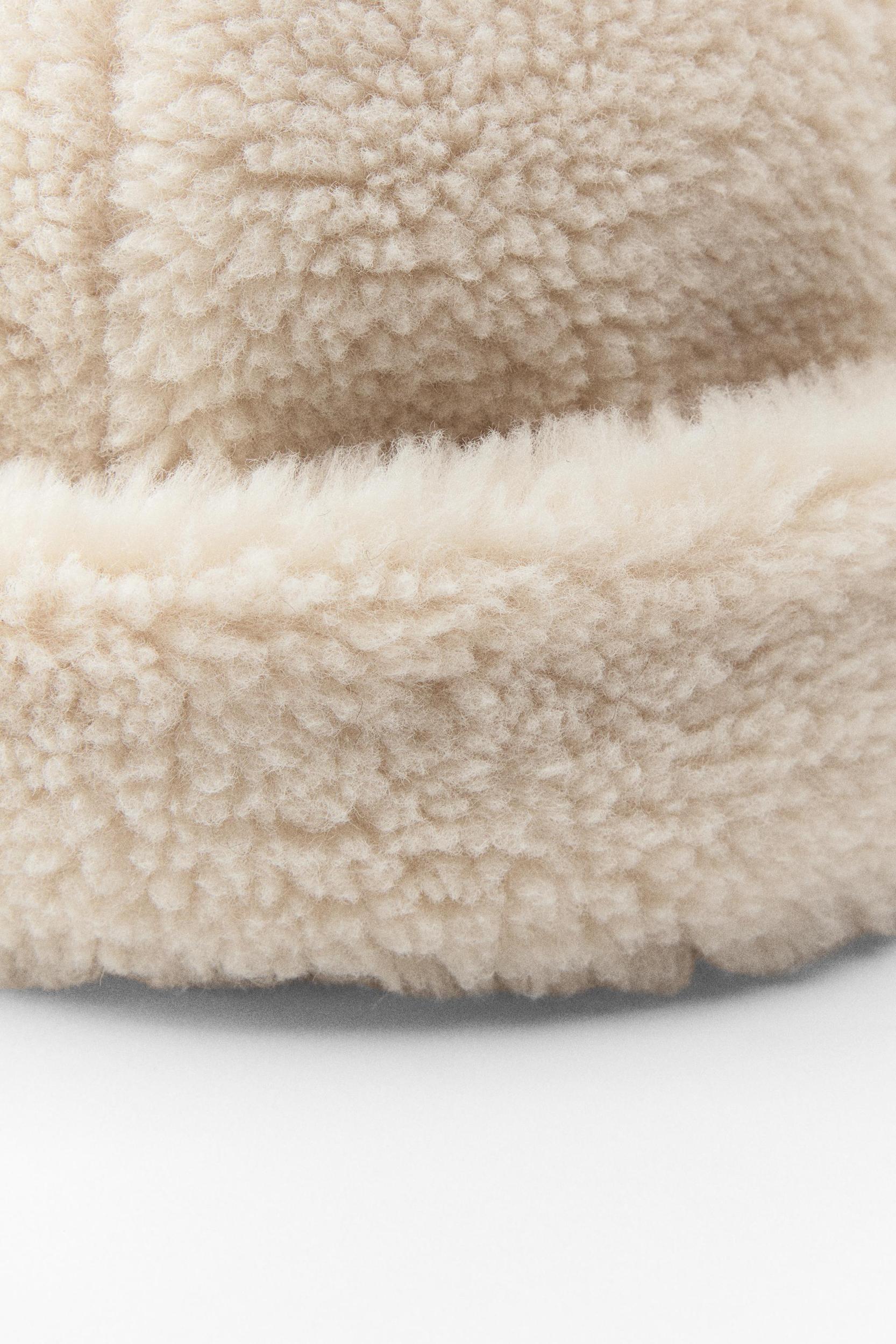 FLEECE HAT Product Image