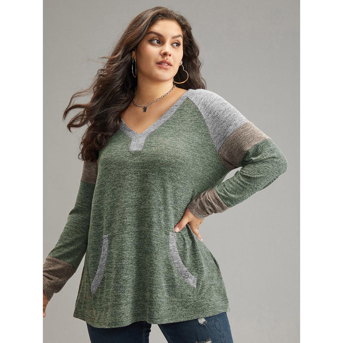 Plus Size Contrast Pocket Raglan Sleeve T-shirt Green Women Casual Contrast Plain Dailywear T-shirts BloomChic 28/5X Product Image
