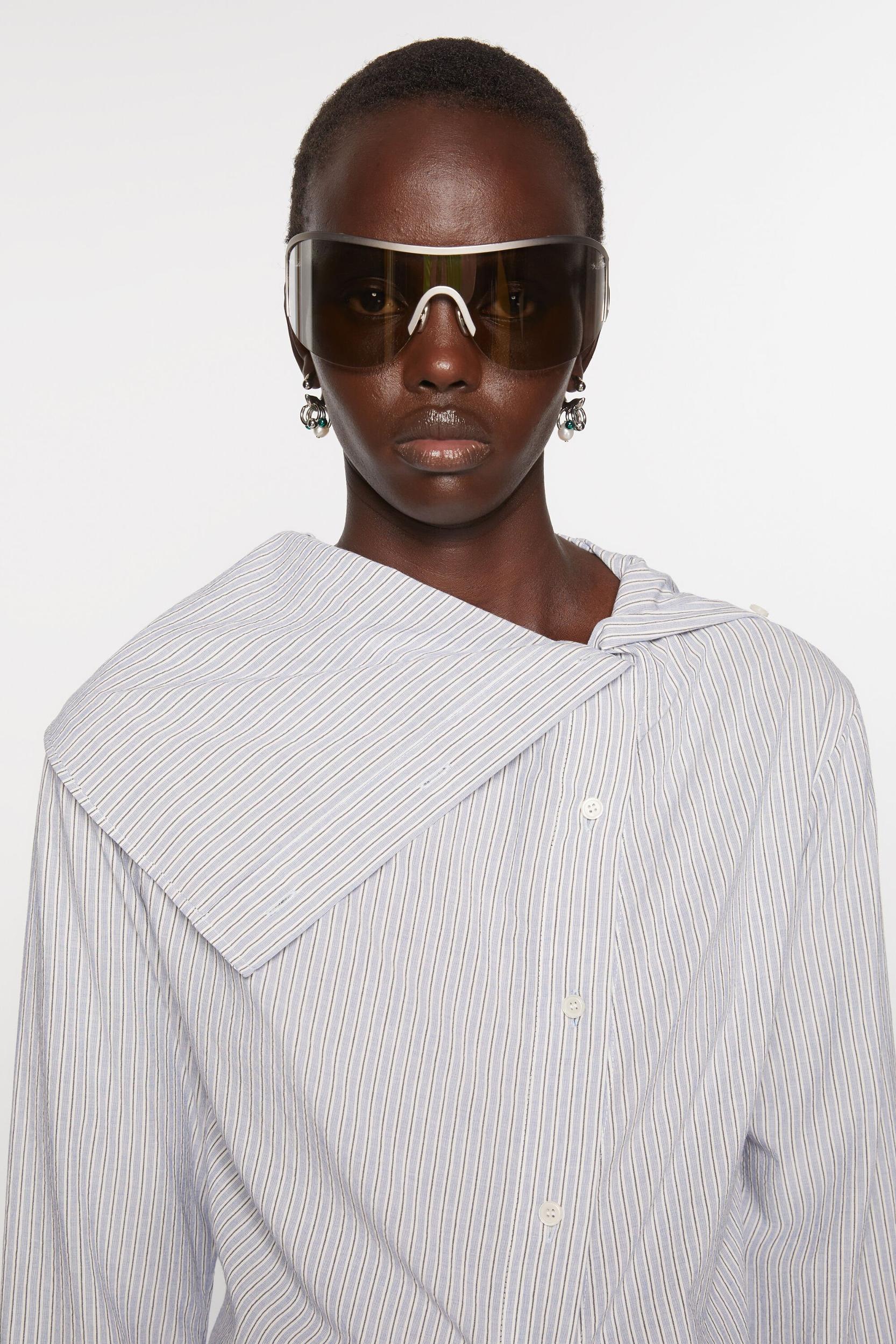 Multi charm earrings Product Image