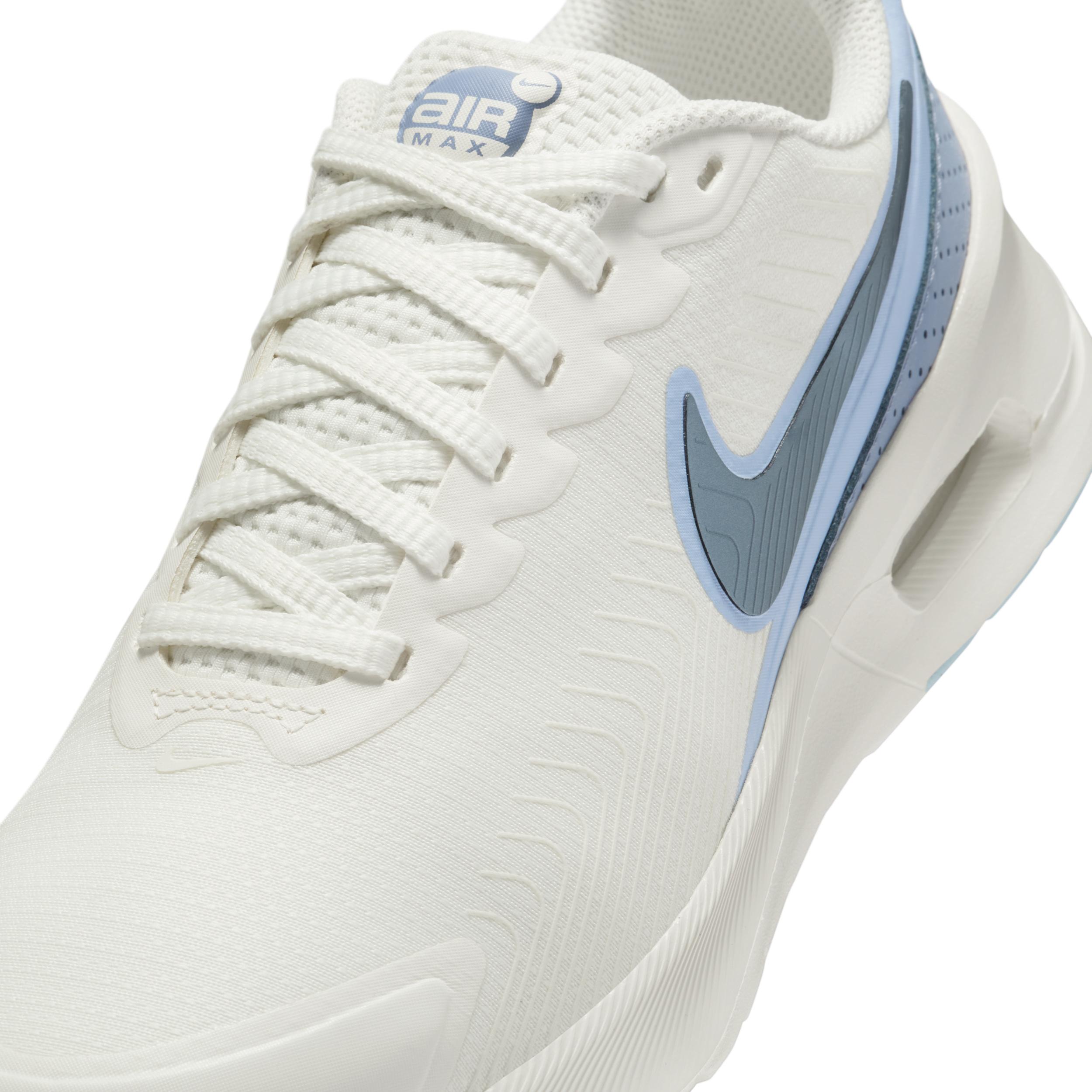 Nike Women's Air Max Nuaxis Shoes Product Image