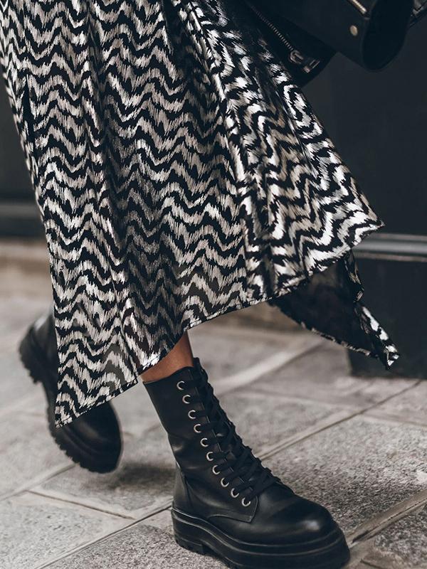 Loose Bronzing Contrast Color Split-Side Skirts Bottoms Product Image