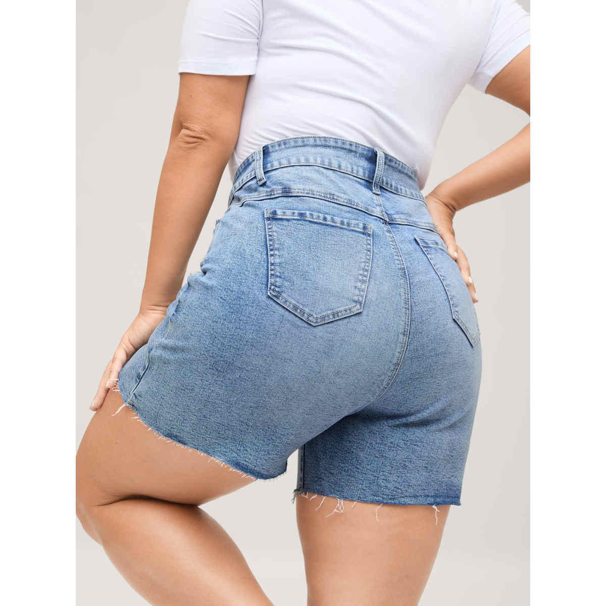 Plus Size Classic Cut Skinny-Fit Denim Shorts Women Midblue Medium stretch Casual Slanted pocket Denim Shorts BloomChic 18/2X Product Image