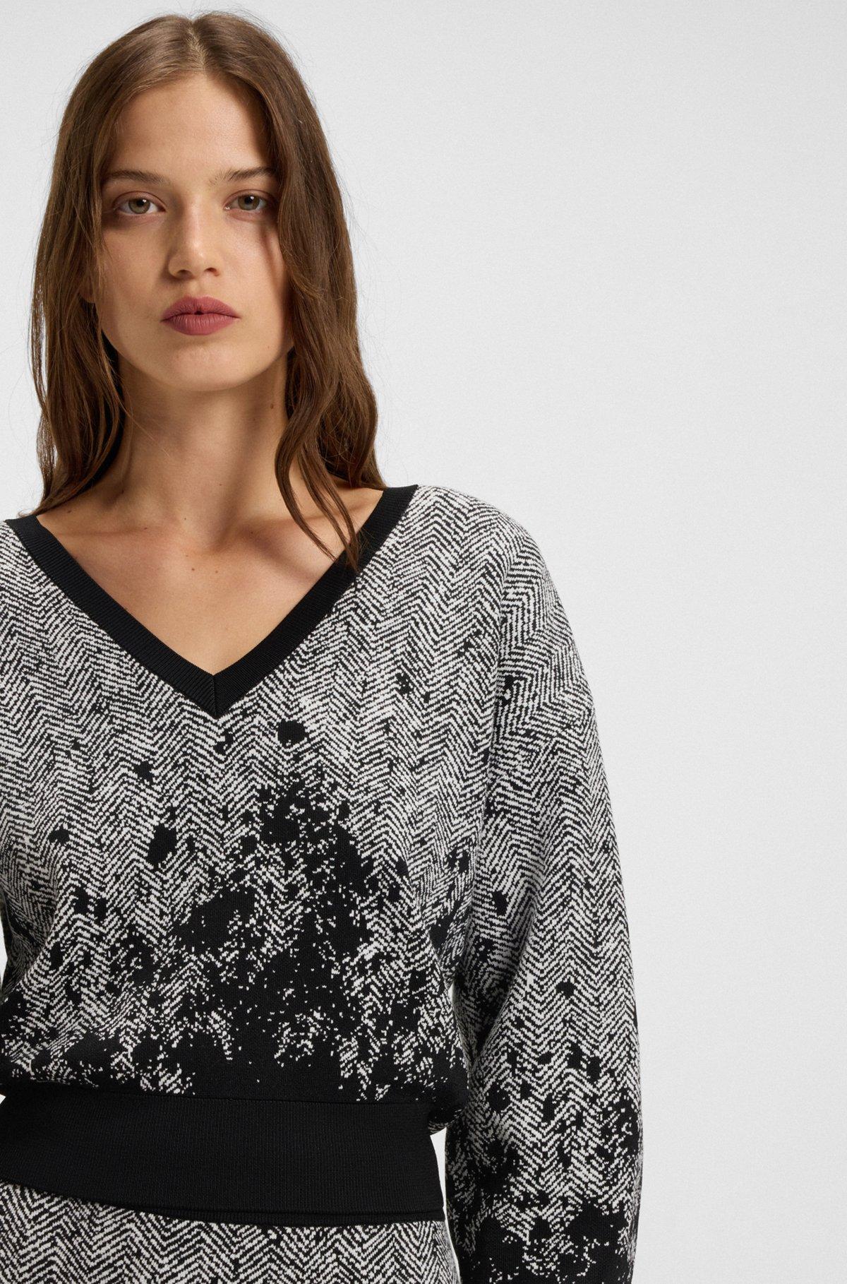 Cropped V-neck sweater in stretch fabric Product Image