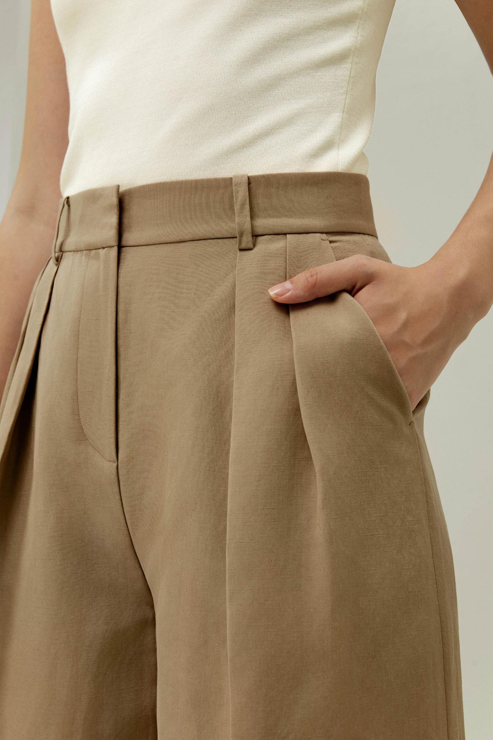 Front-Pleated Silk-Linen Blend Trousers Product Image