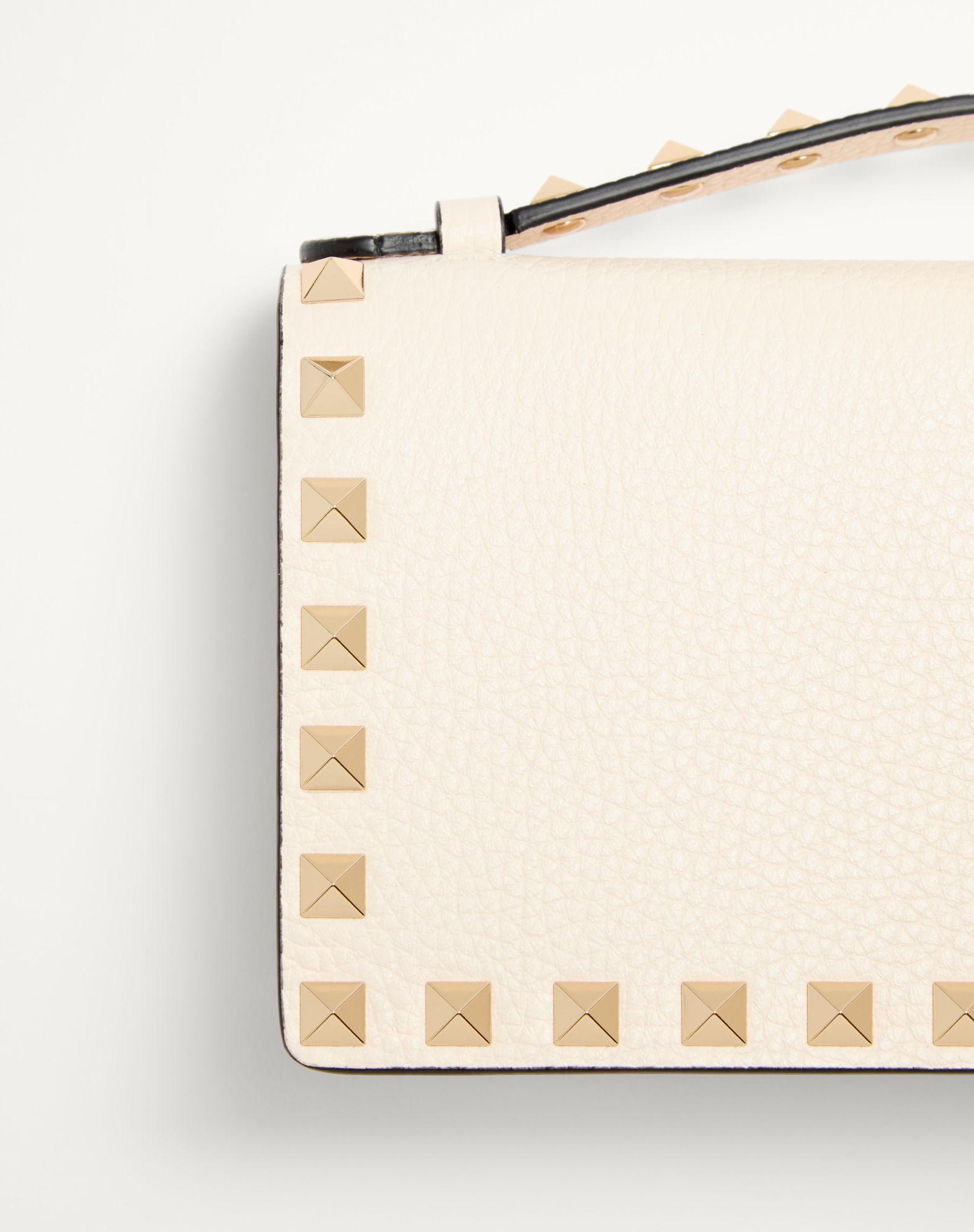 Rockstud Wallet With Chain In Grainy Calfskin Product Image