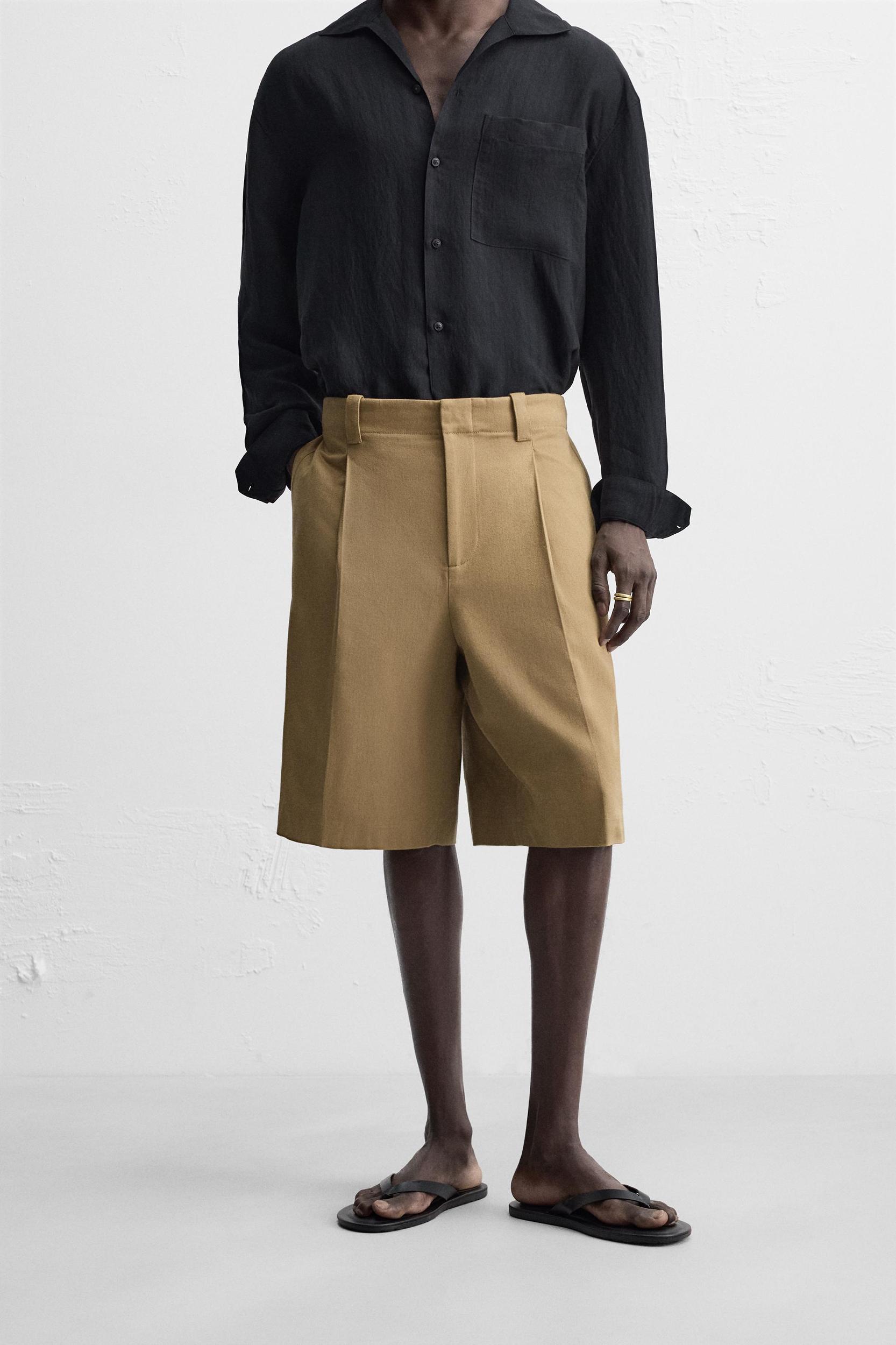RELAXED FIT PLEATED SHORTS Product Image