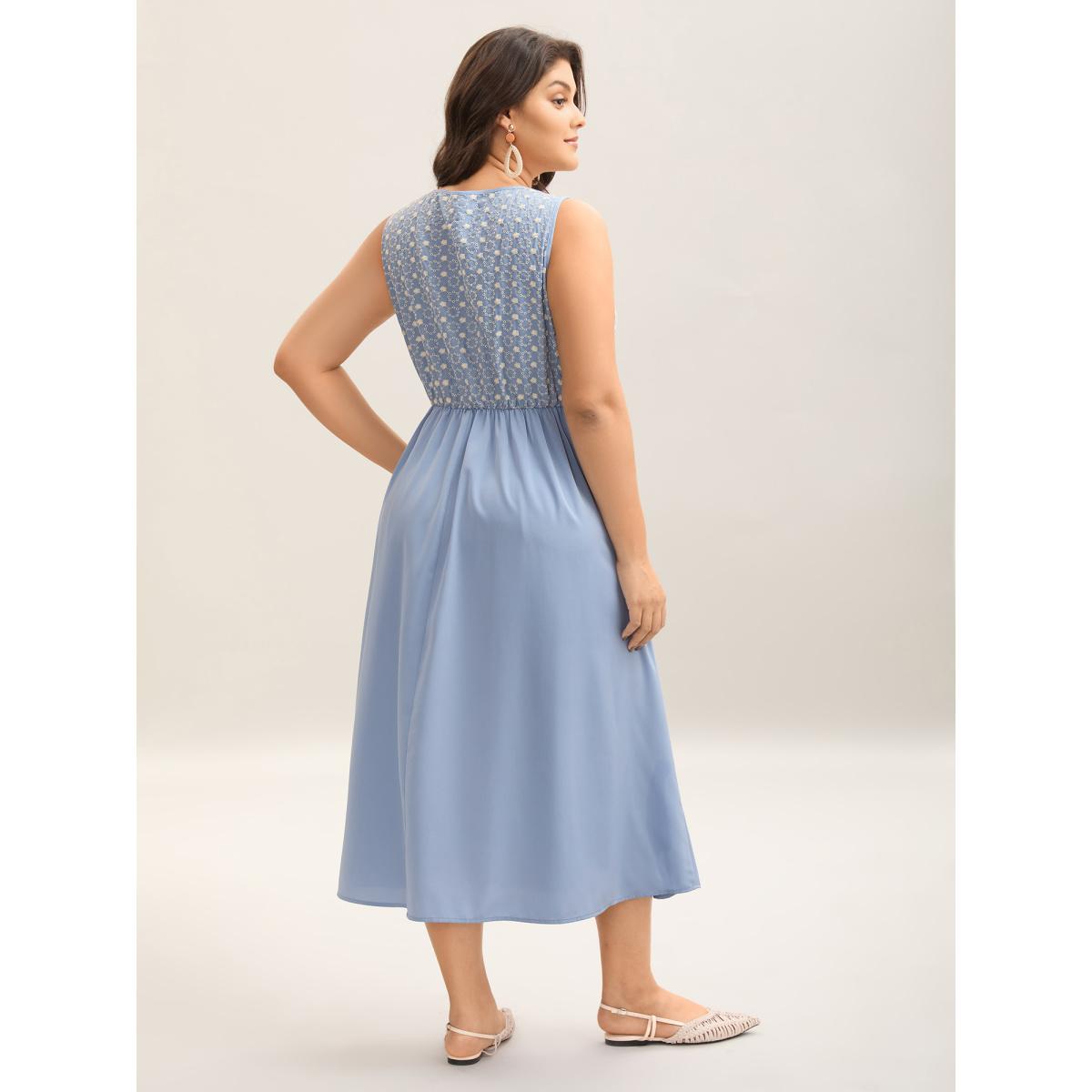 Plus Size Textured Cinched-Waist Pockets Maxi Dress LightBlue Women V-neck Sleeveless Curvy BloomChic 30/6X Product Image